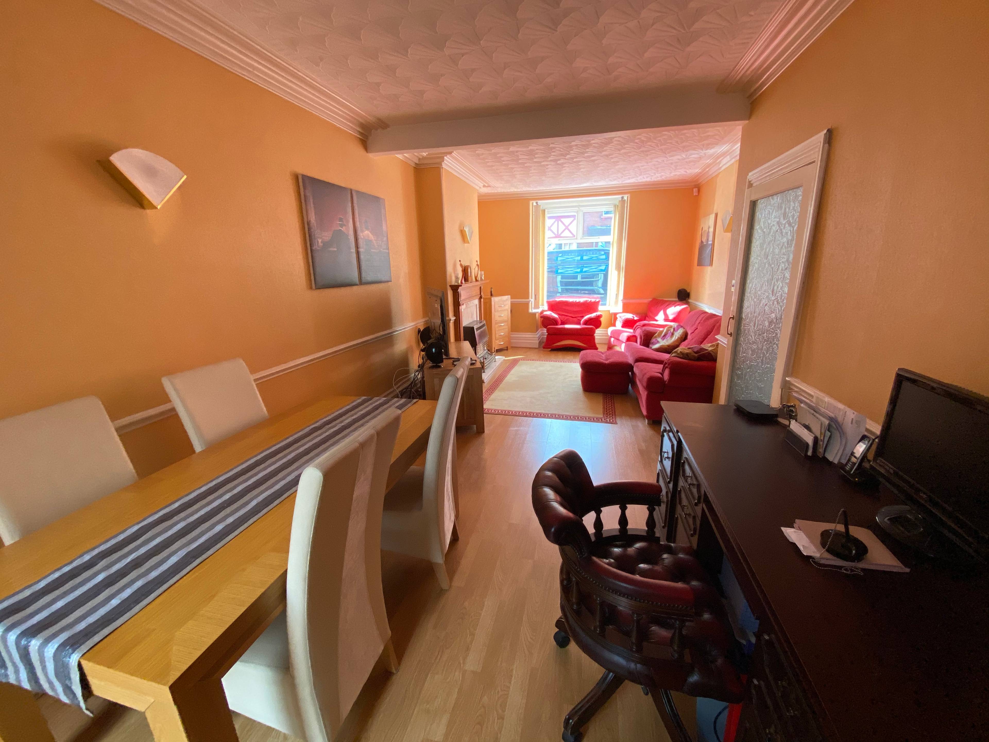 Lounge/Dining Room