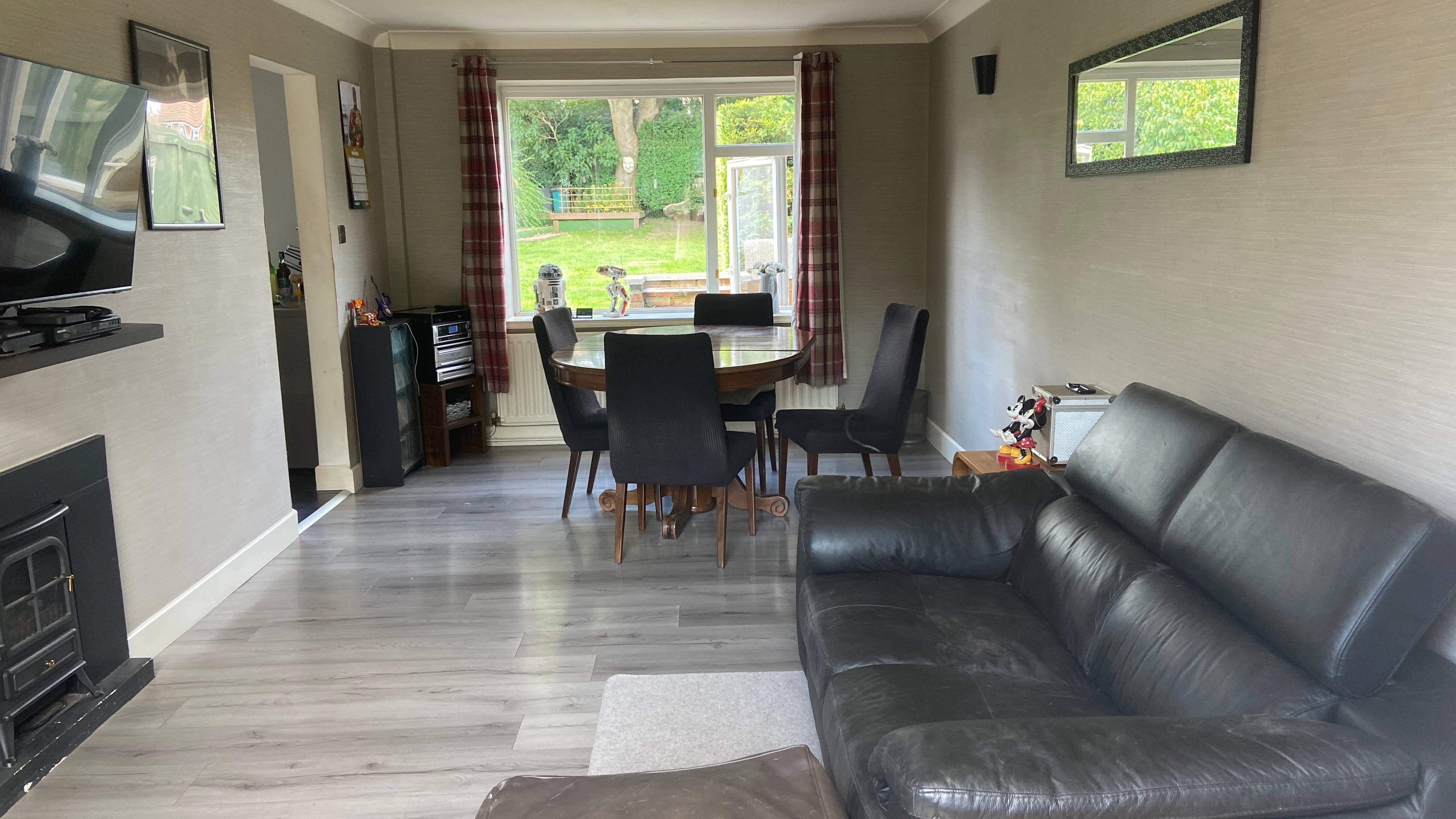 Lounge/Dining Room