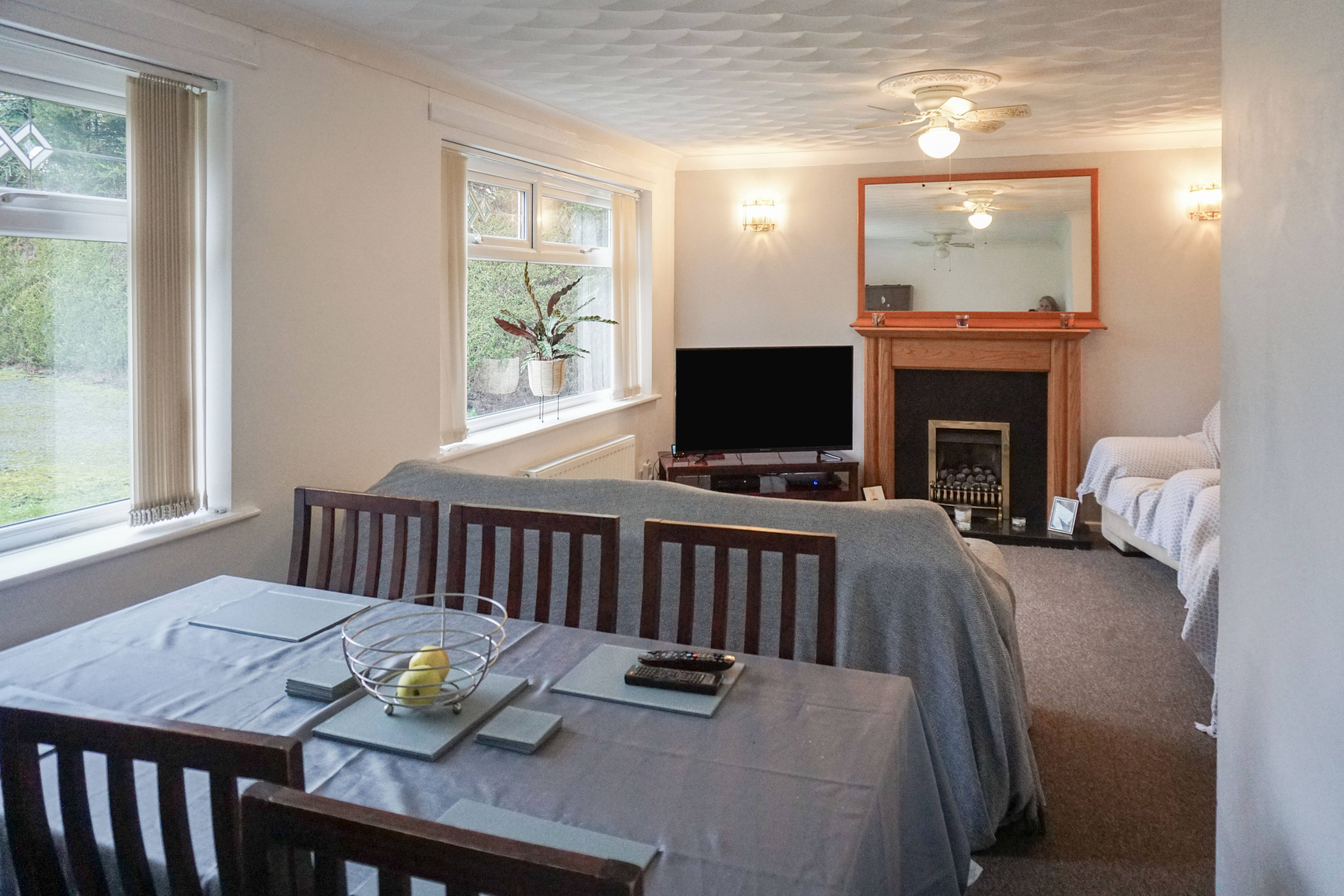 Lounge/Dining Room