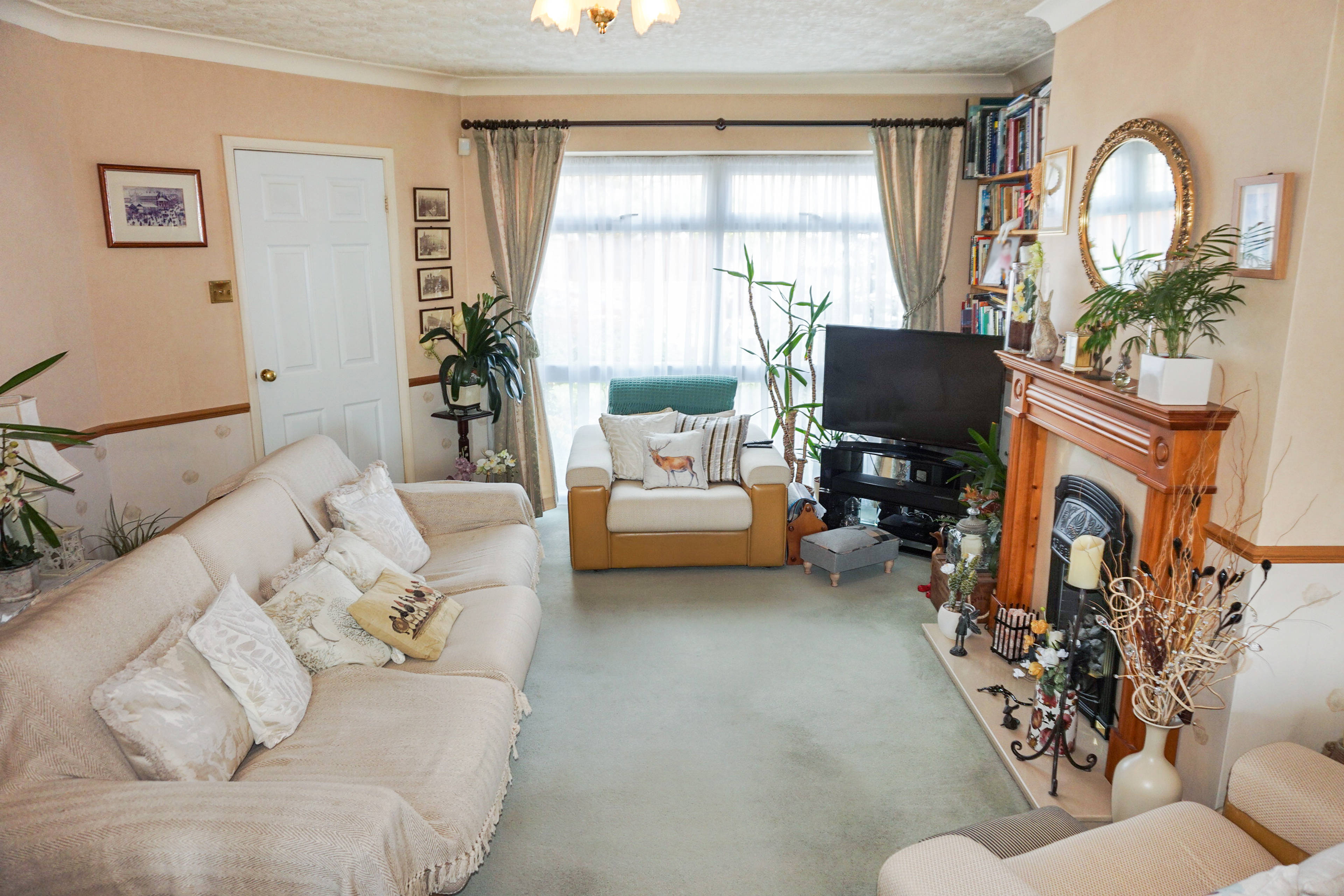 Lounge/Dining Room