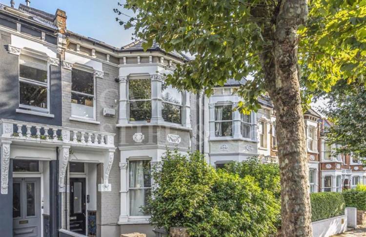 2 bedroom maisonette