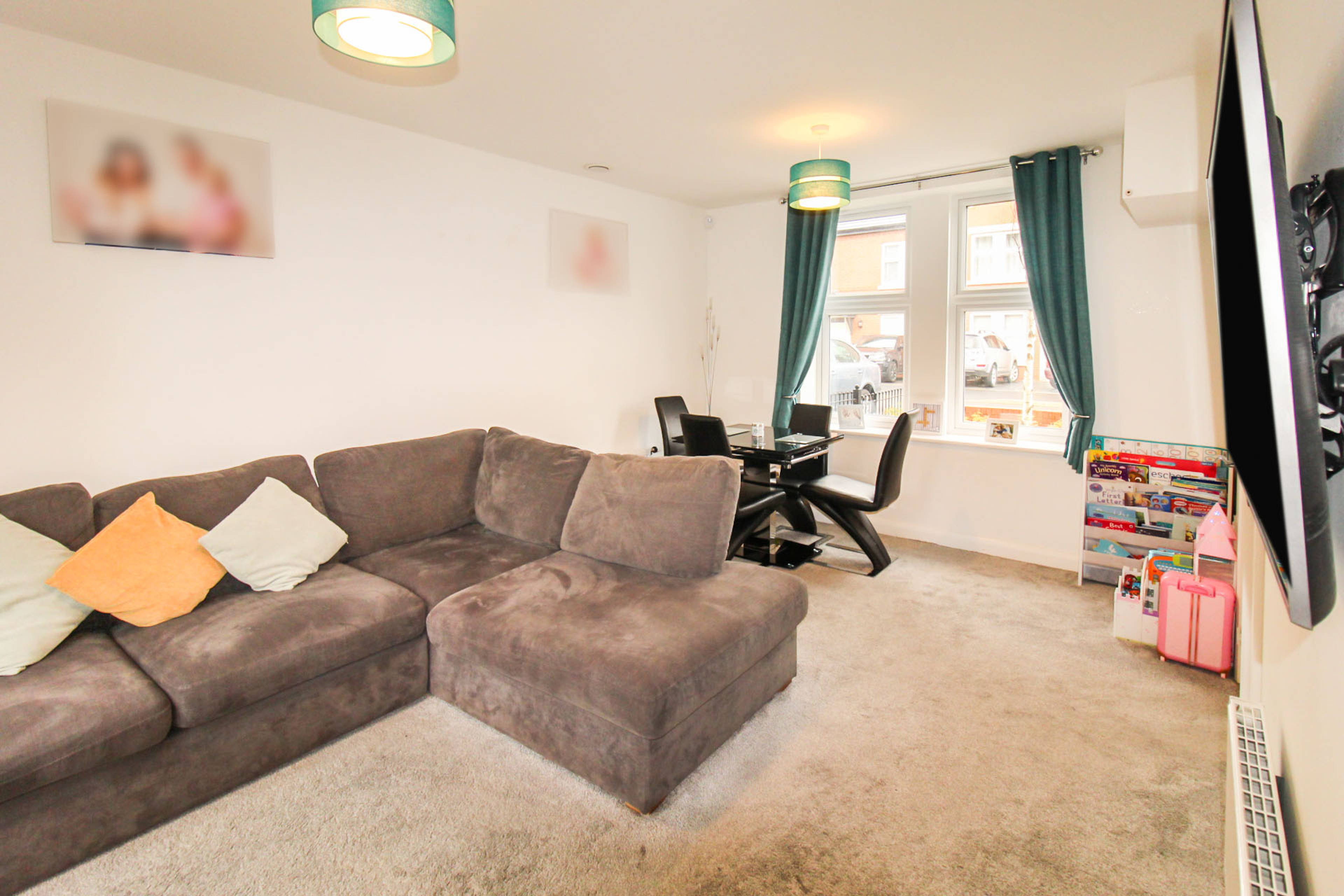 Lounge/Dining Room