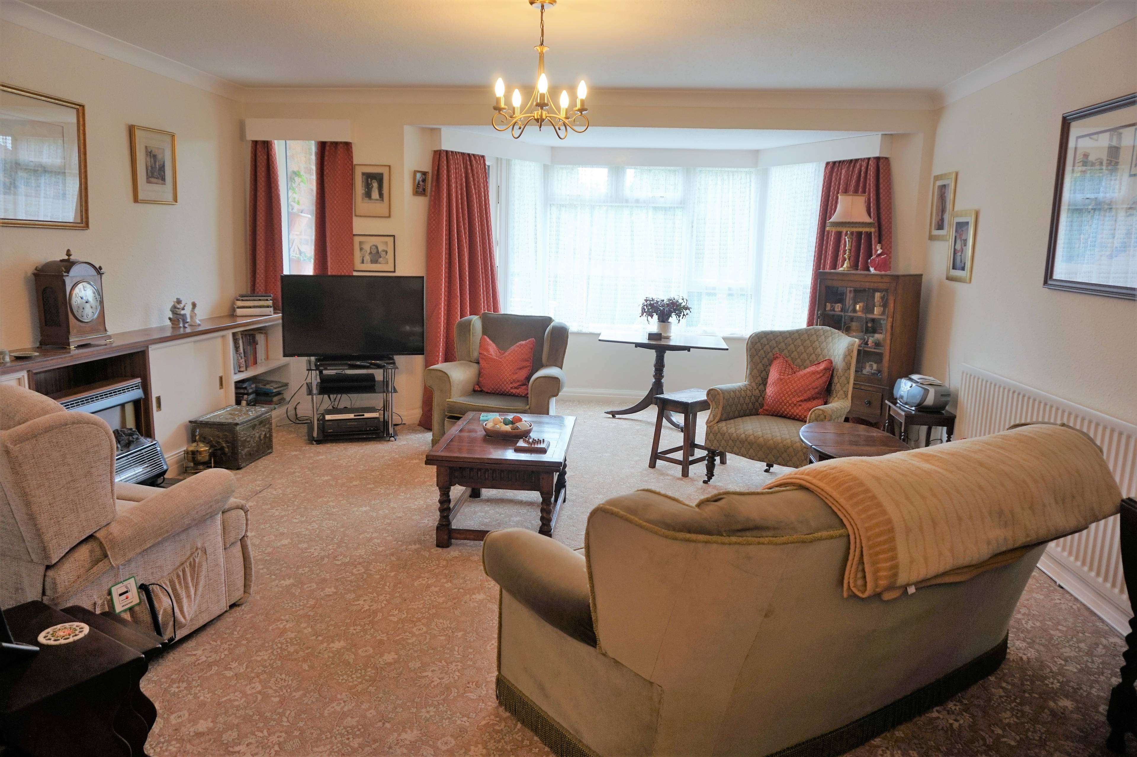Lounge/Dining Room