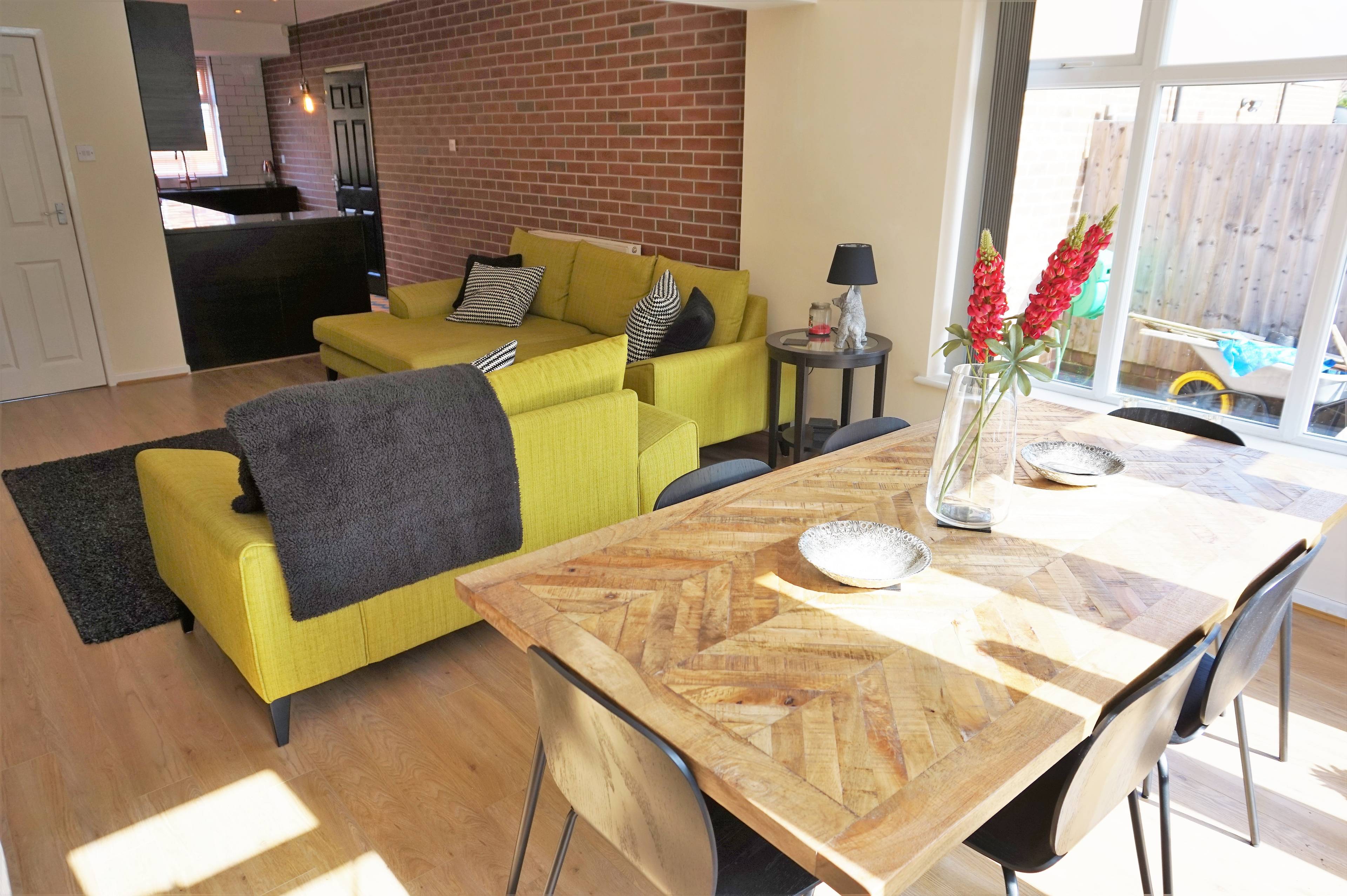 Lounge/Dining Room