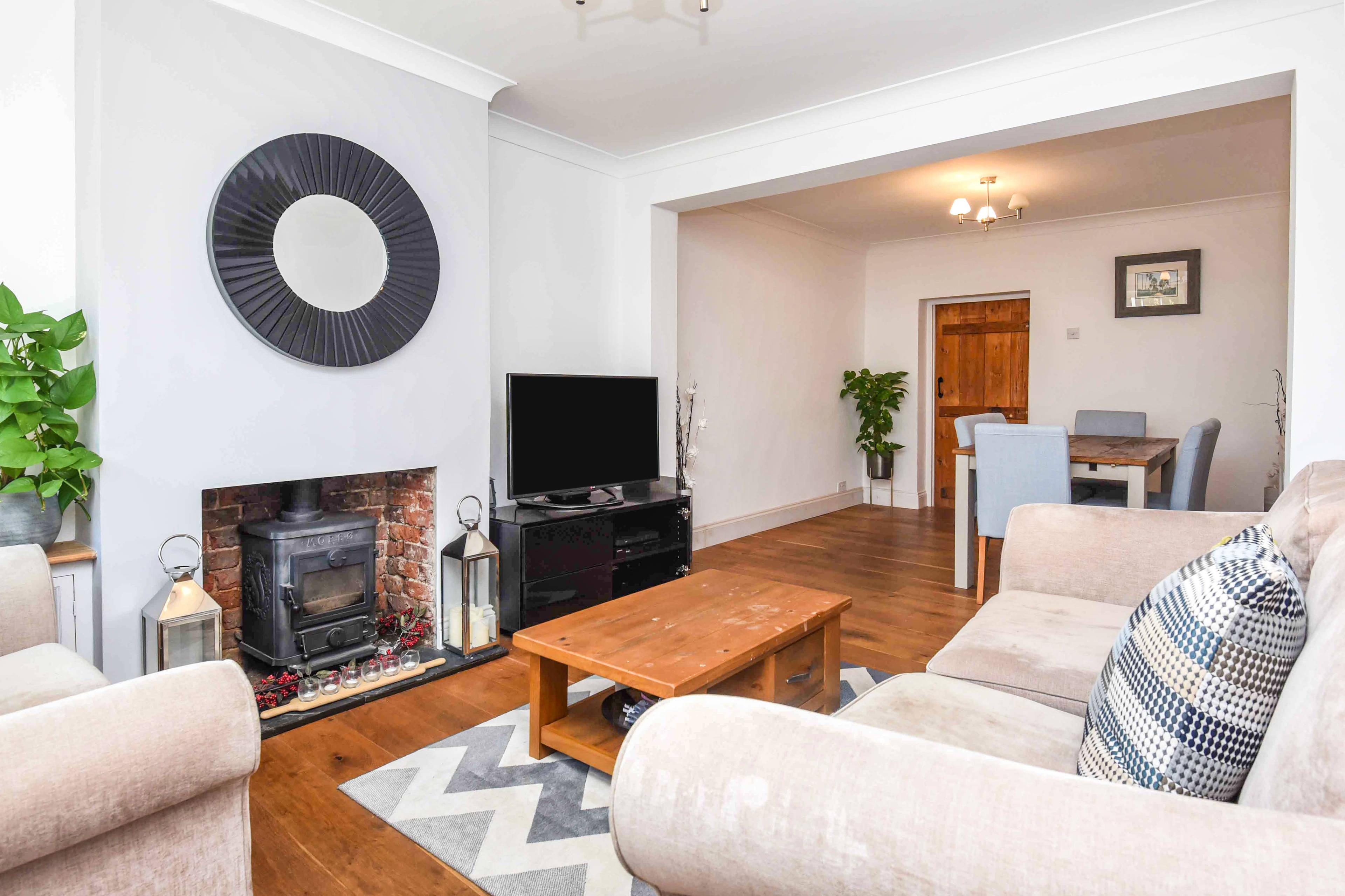 Lounge/Dining Room