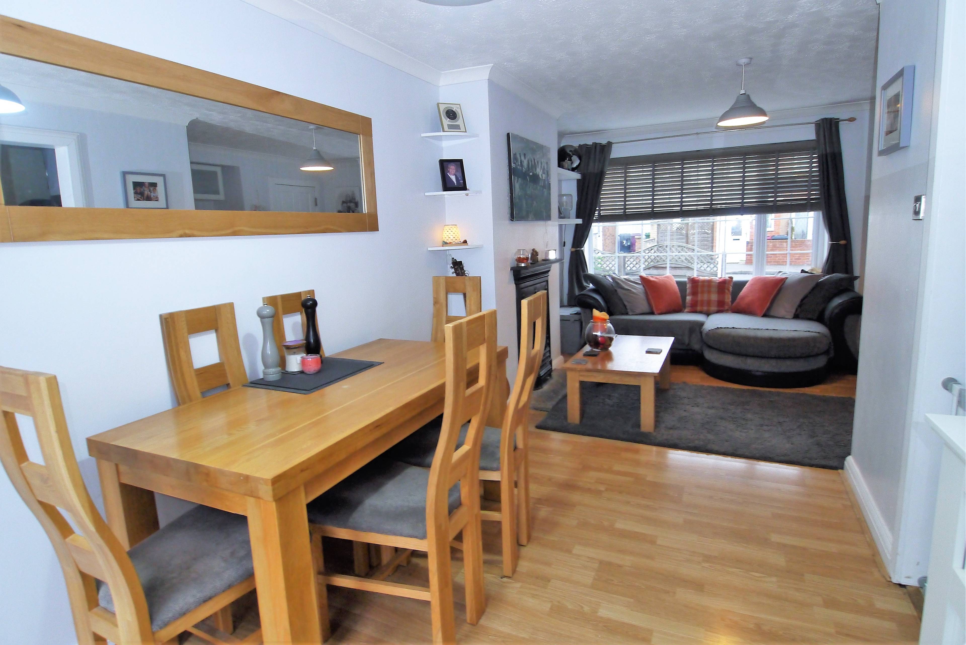 Lounge/Dining Room