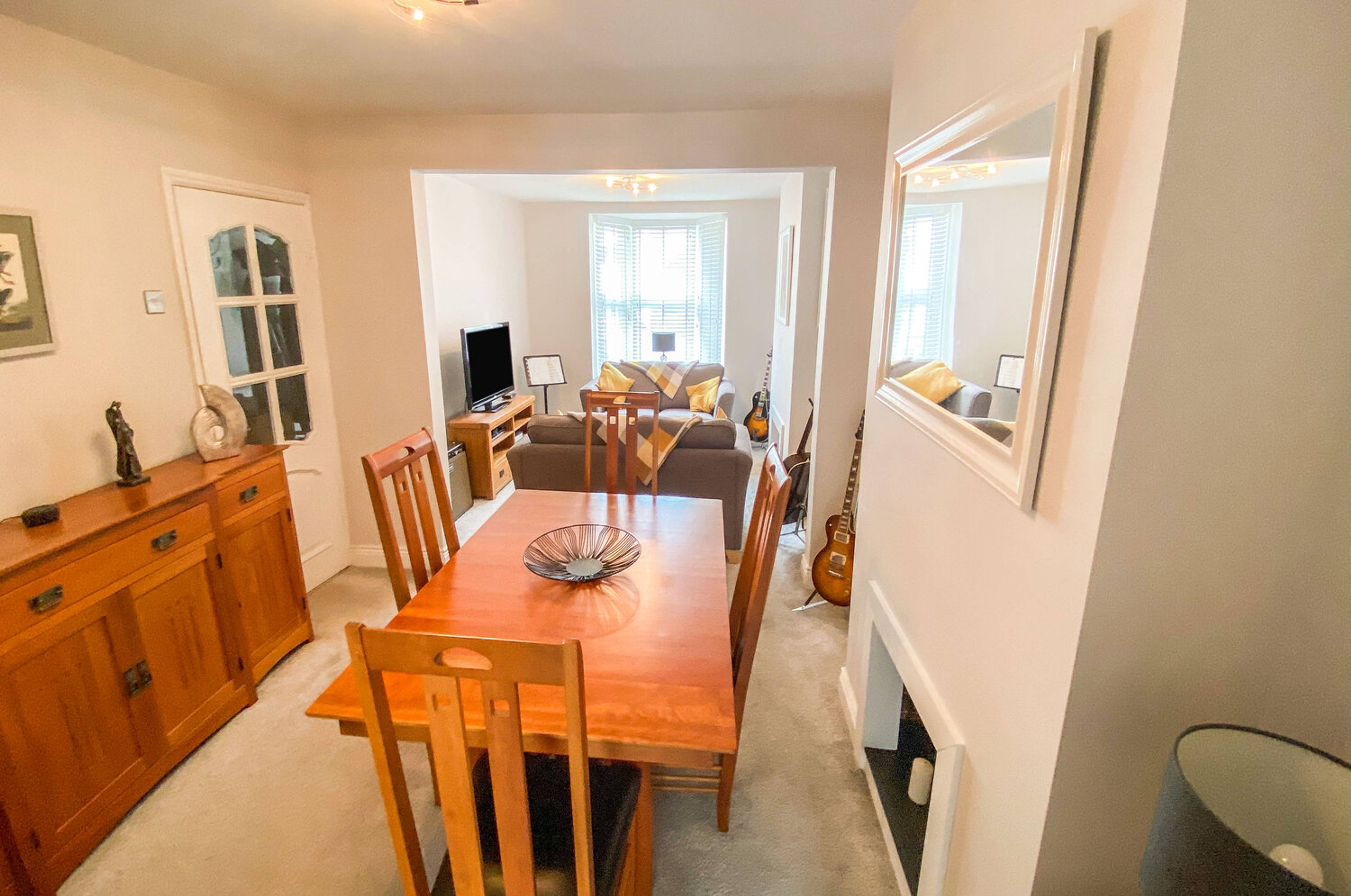 Lounge/Dining Room
