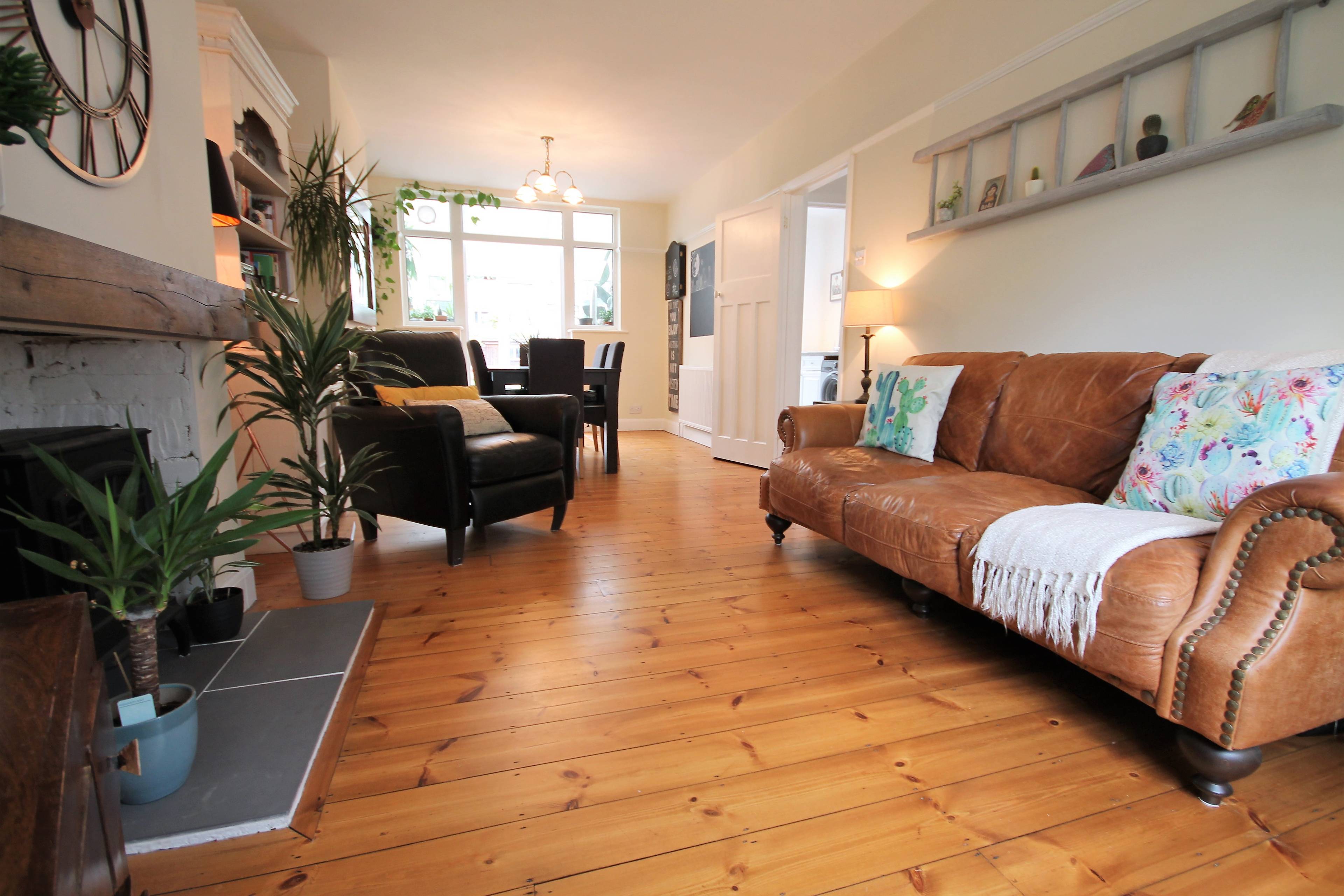 Lounge/Dining Room
