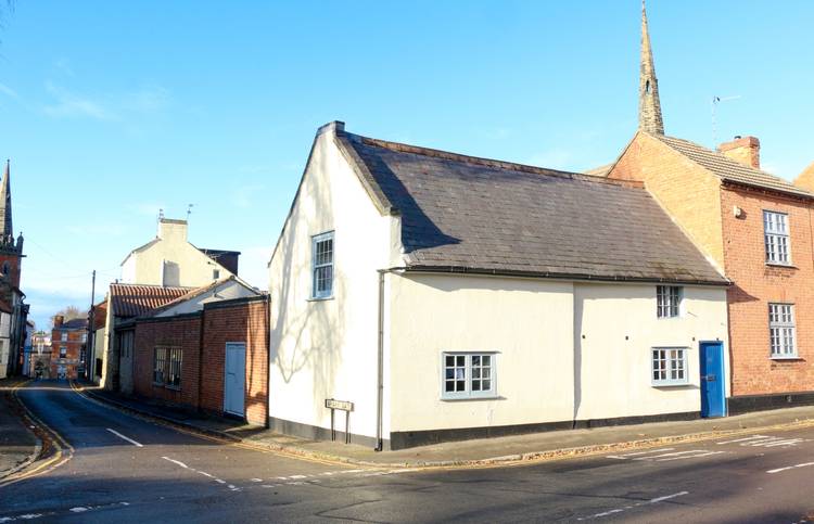 4 bedroom detached house