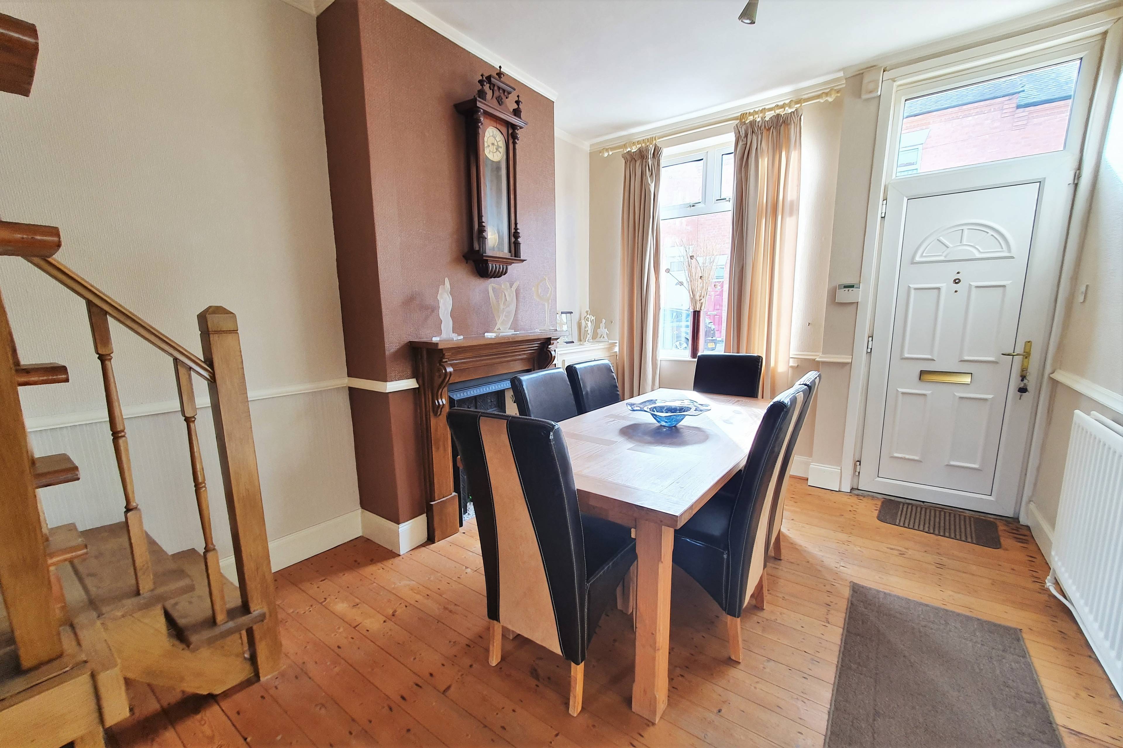 Lounge/Dining Room