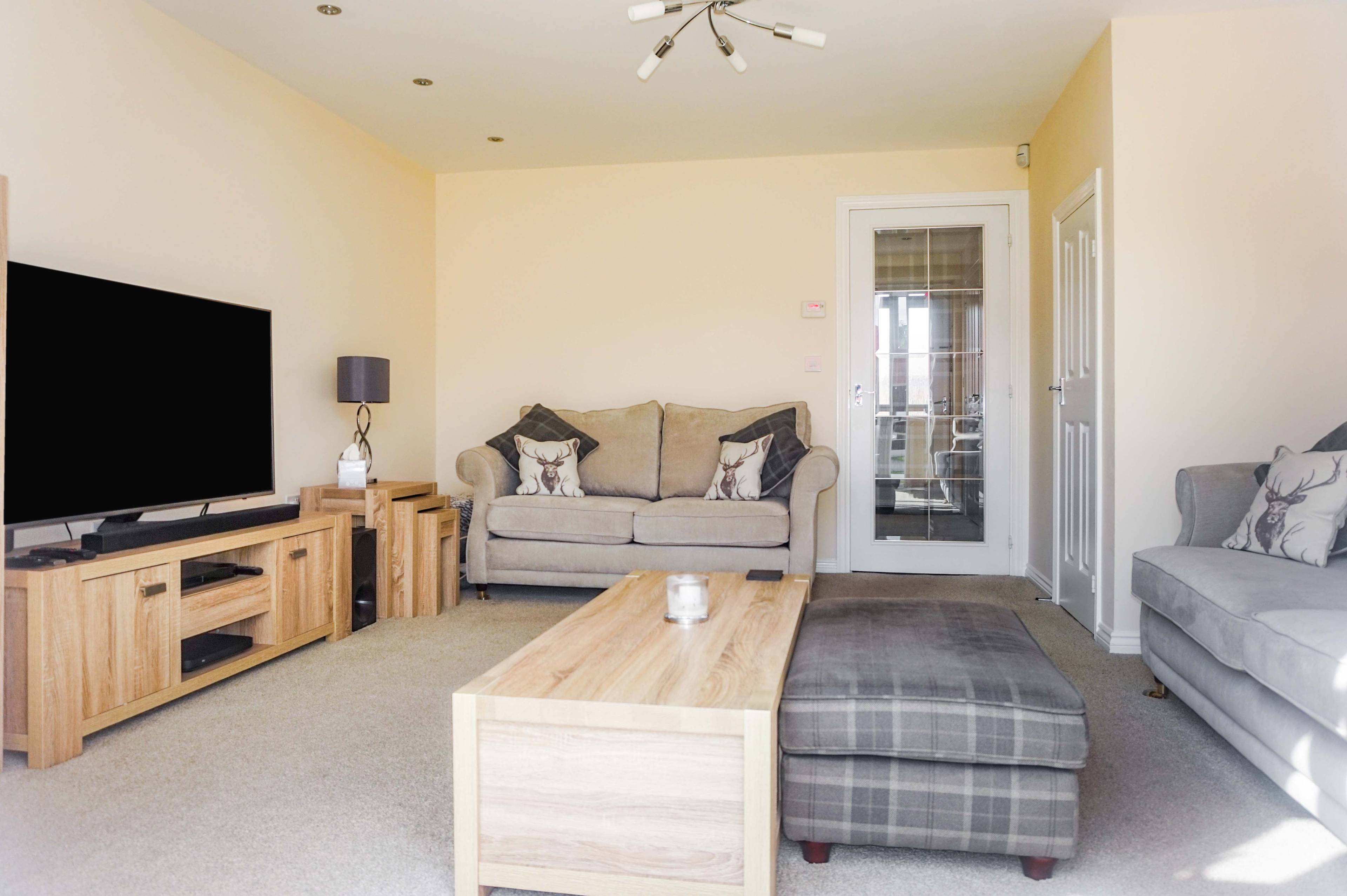 Lounge/Dining Room