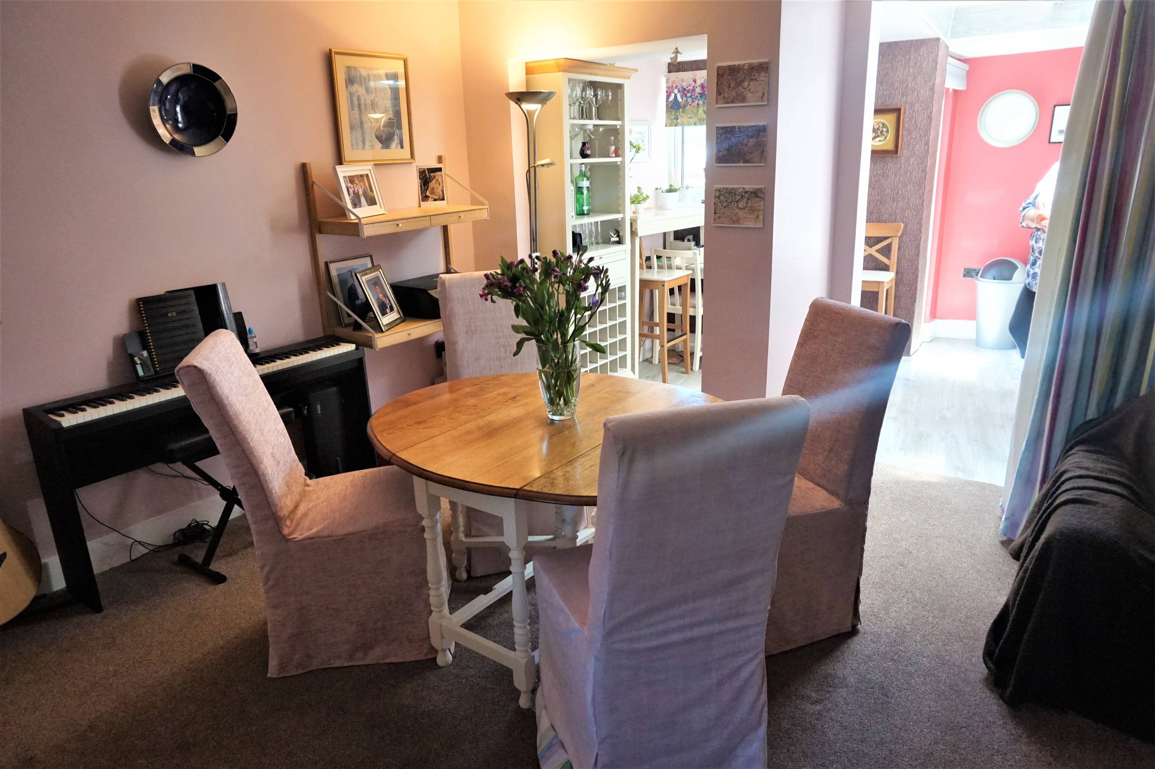 Lounge/Dining Room