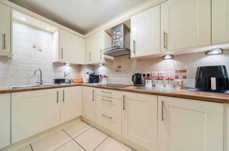 1 bedroom ground floor flat