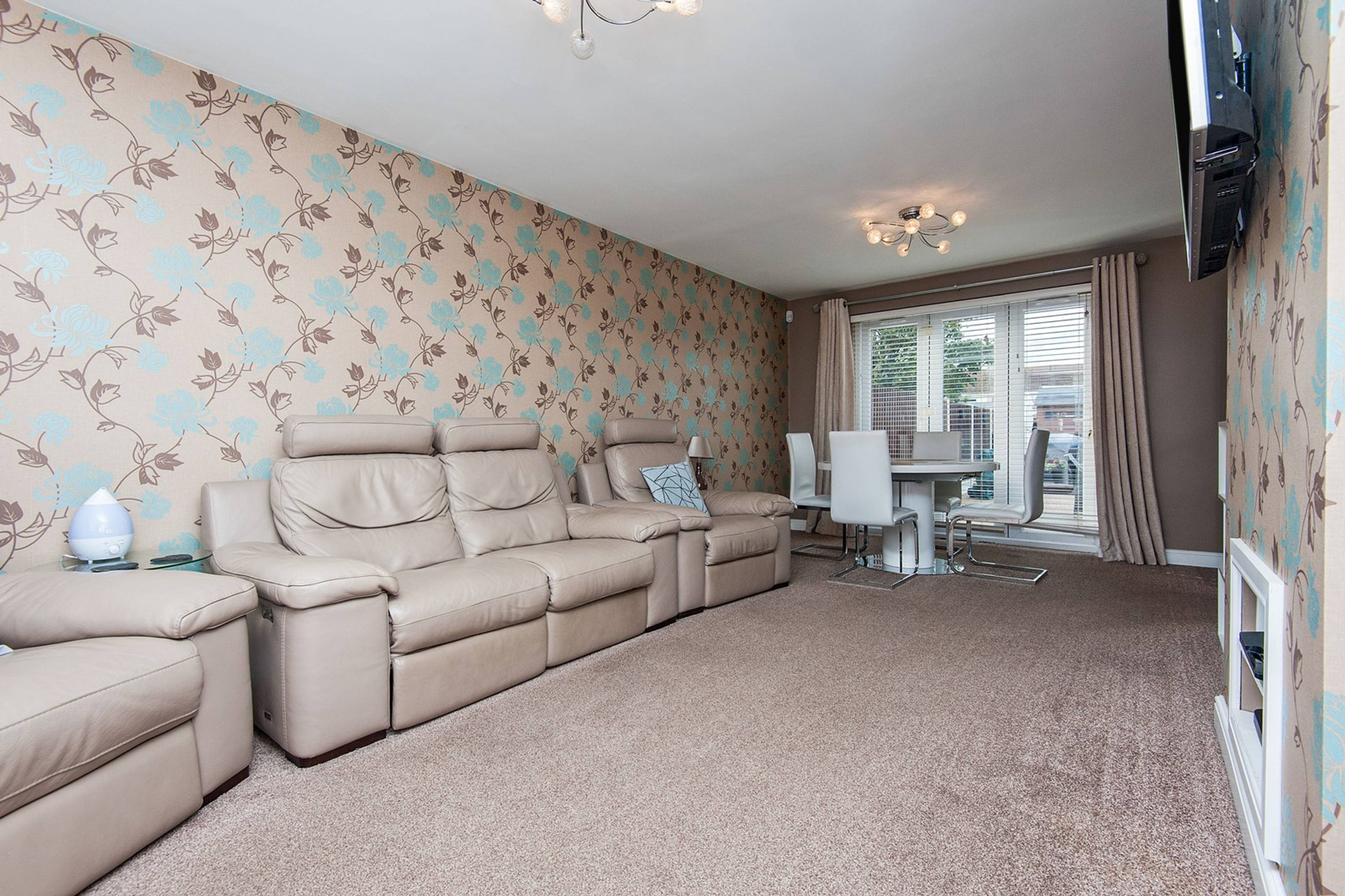 Lounge/Dining Room