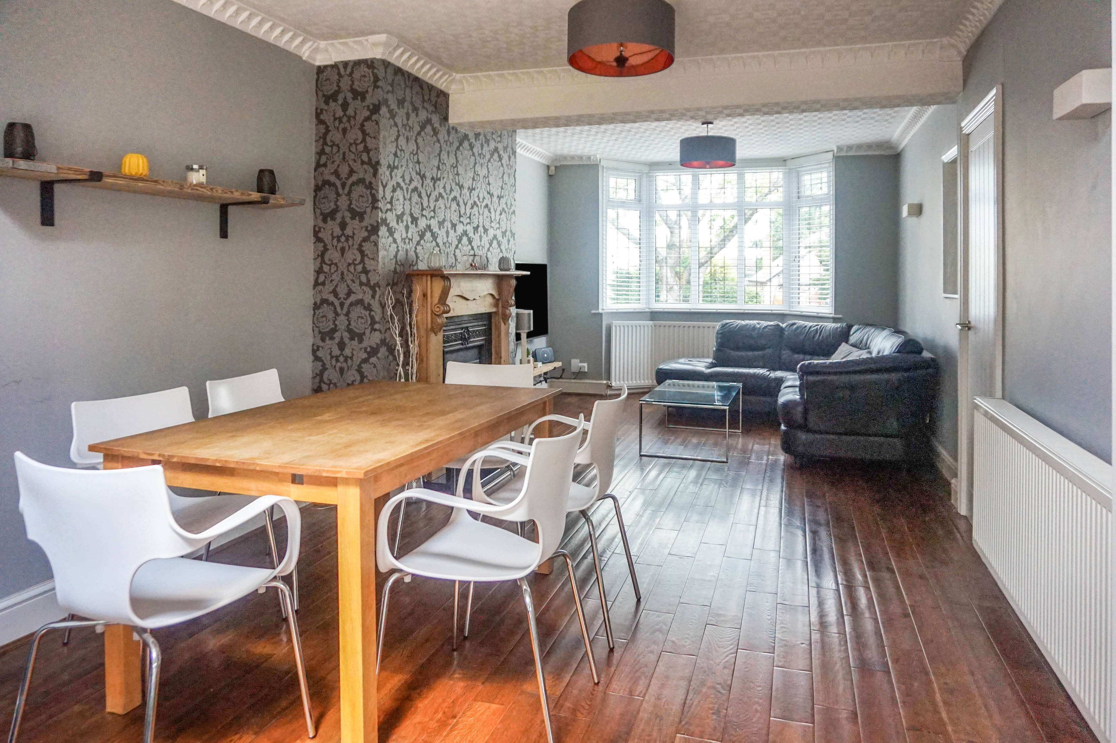 Lounge/Dining Room