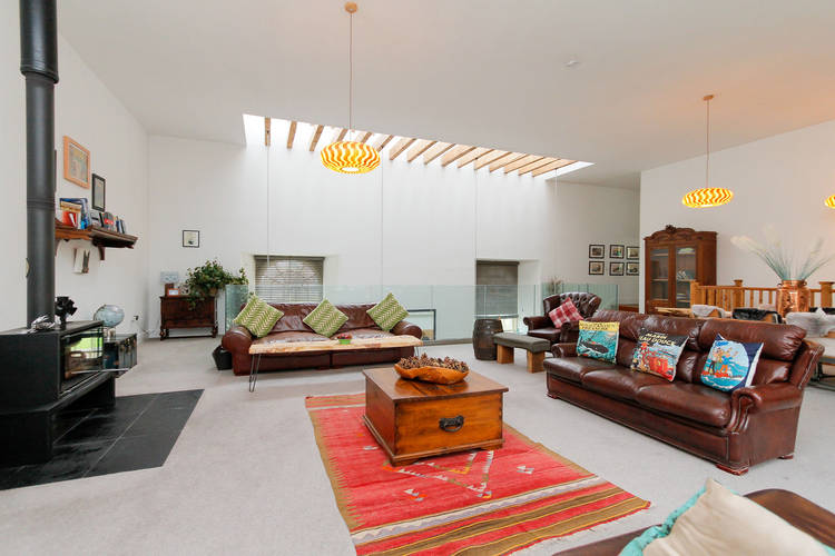 5 bedroom character property