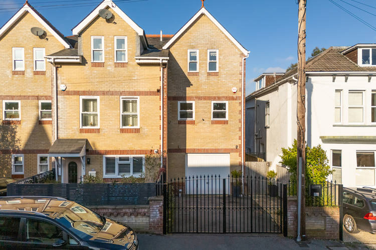 3 bedroom town house