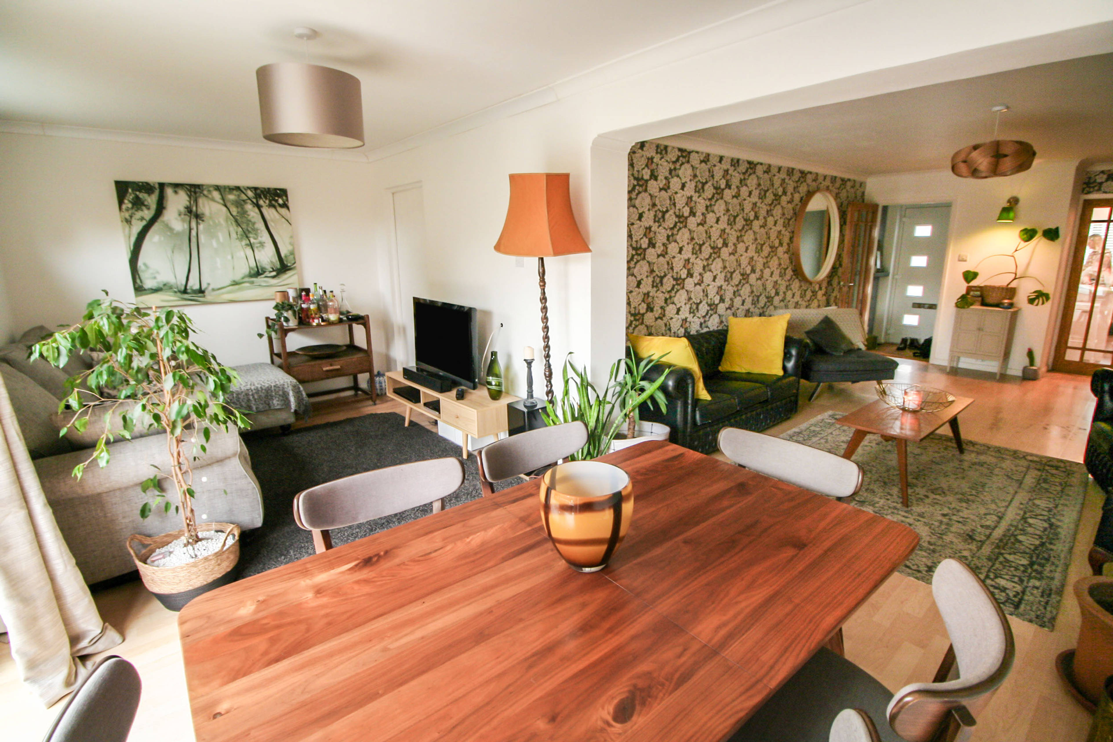 Lounge/Dining Room