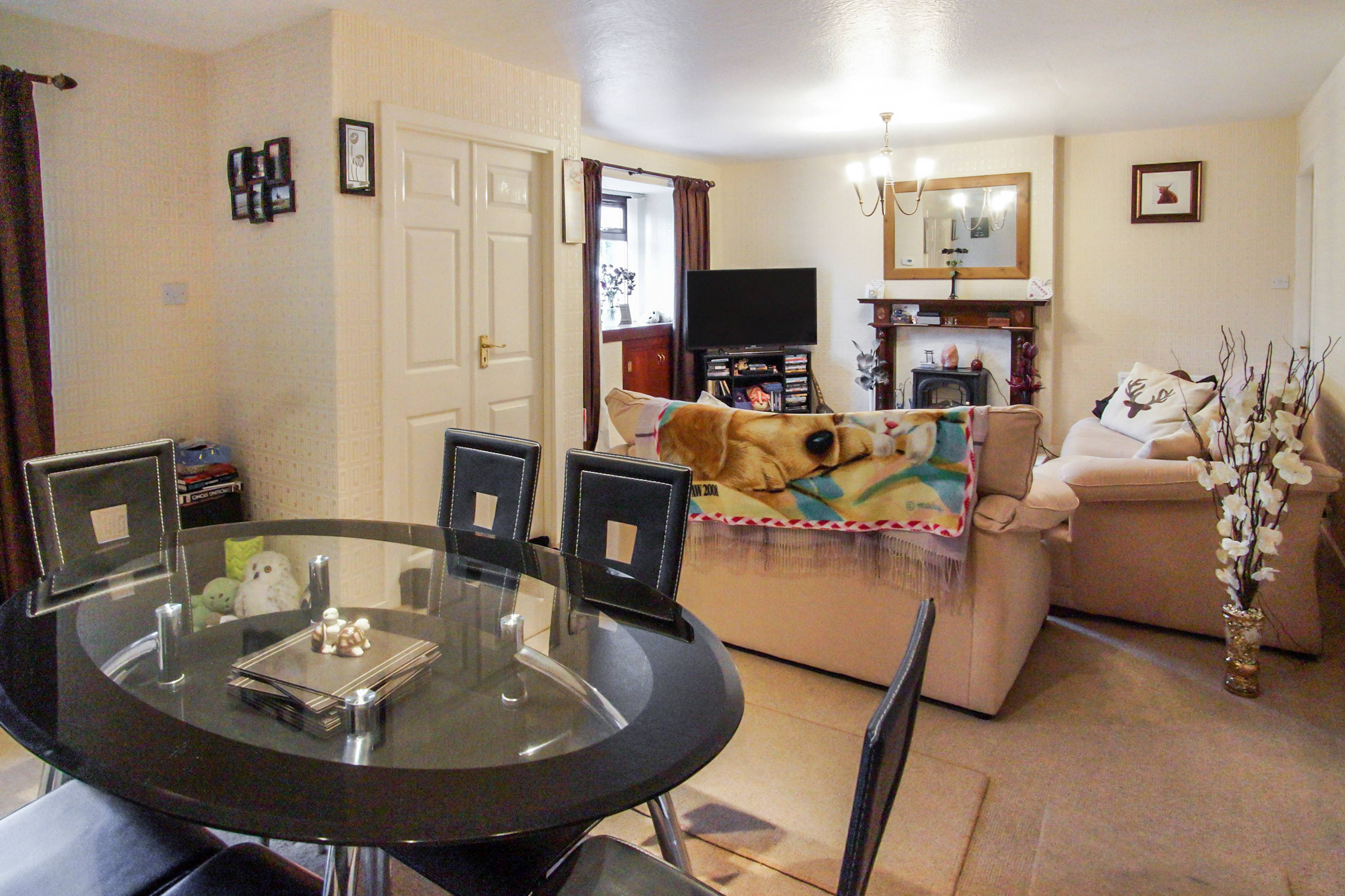 Lounge/Dining Room
