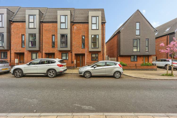 3 bedroom town house
