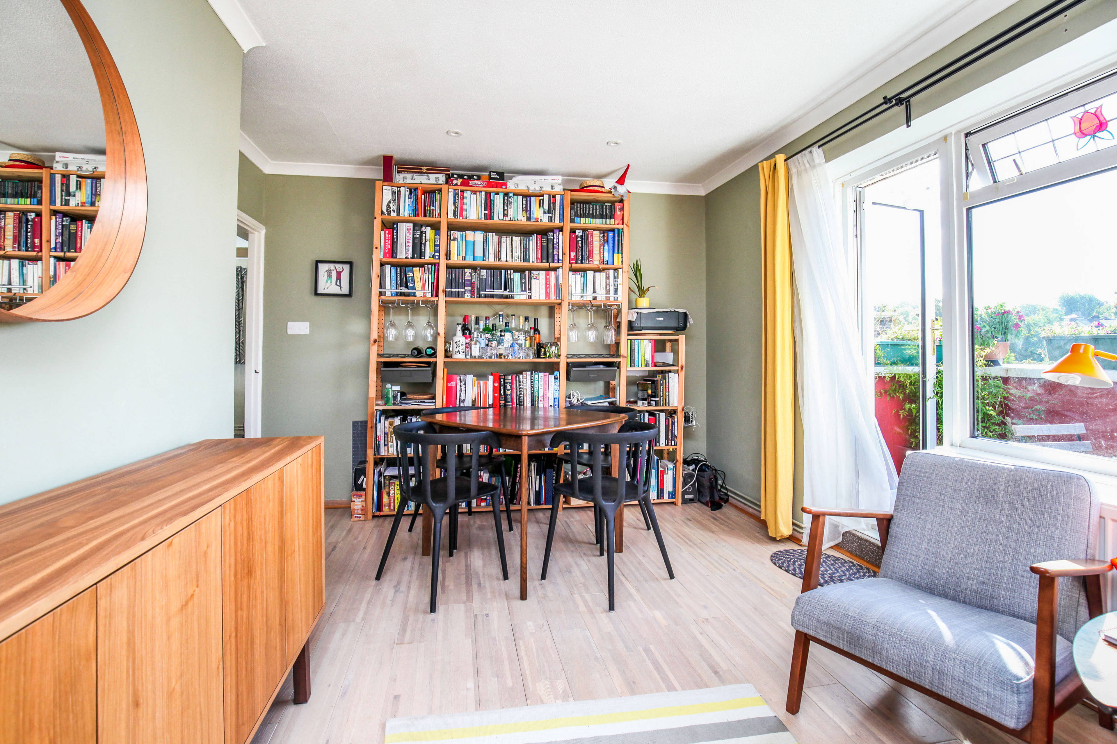 Lounge/Dining Room