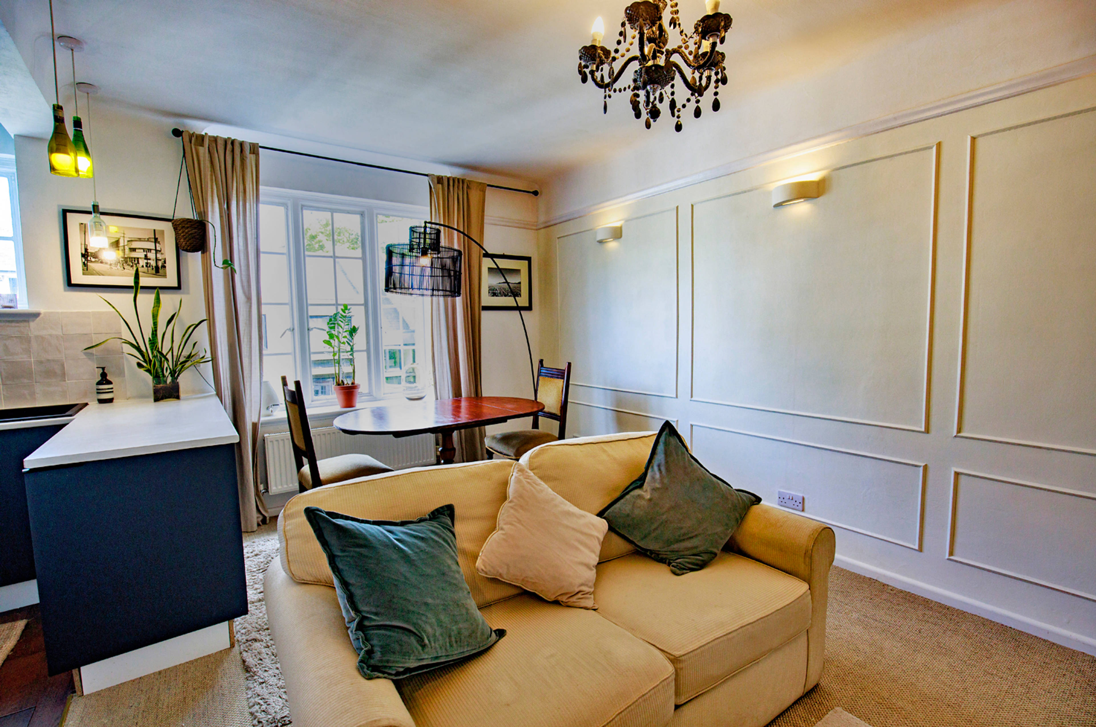 Lounge/Dining Room