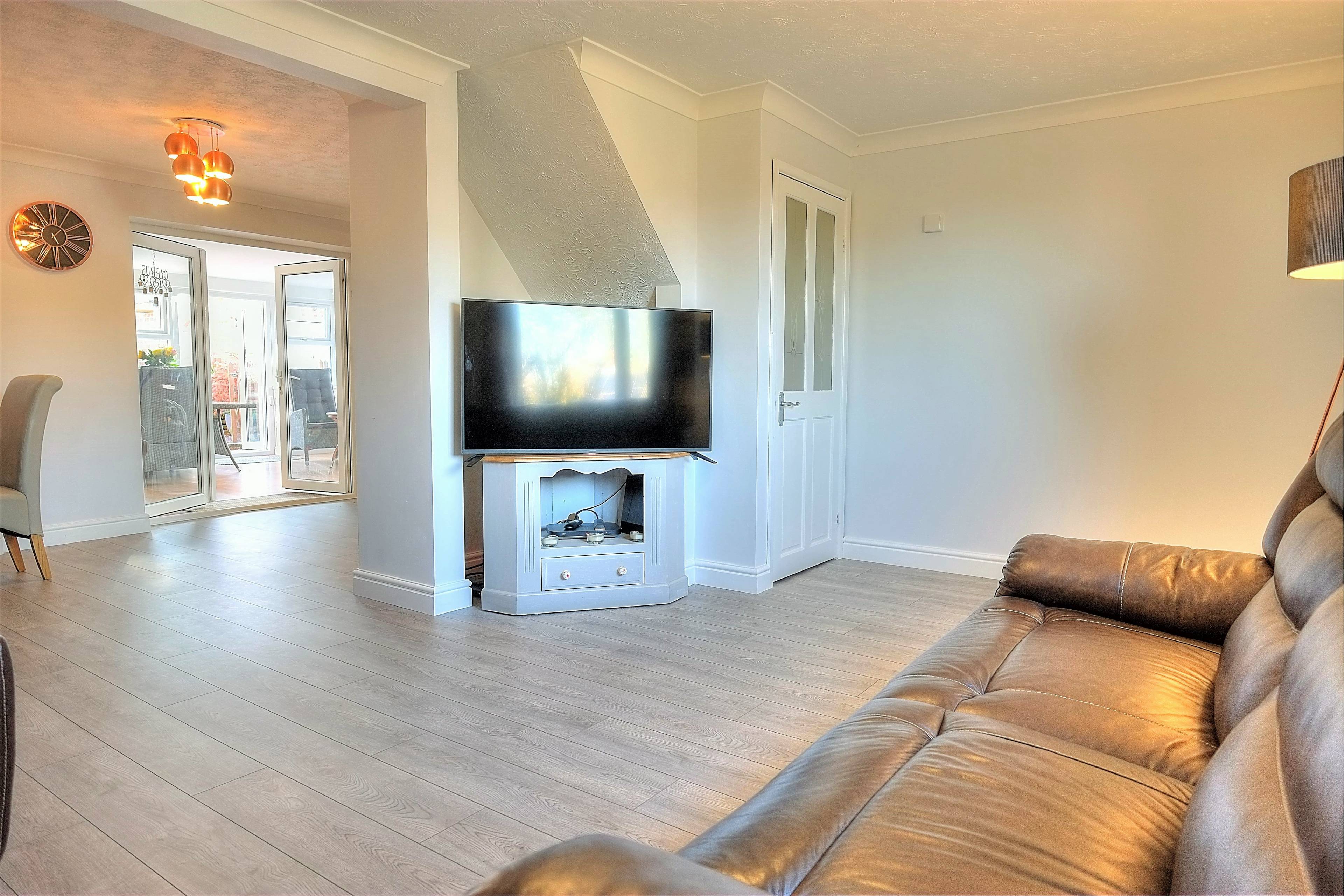 Lounge/Dining Room
