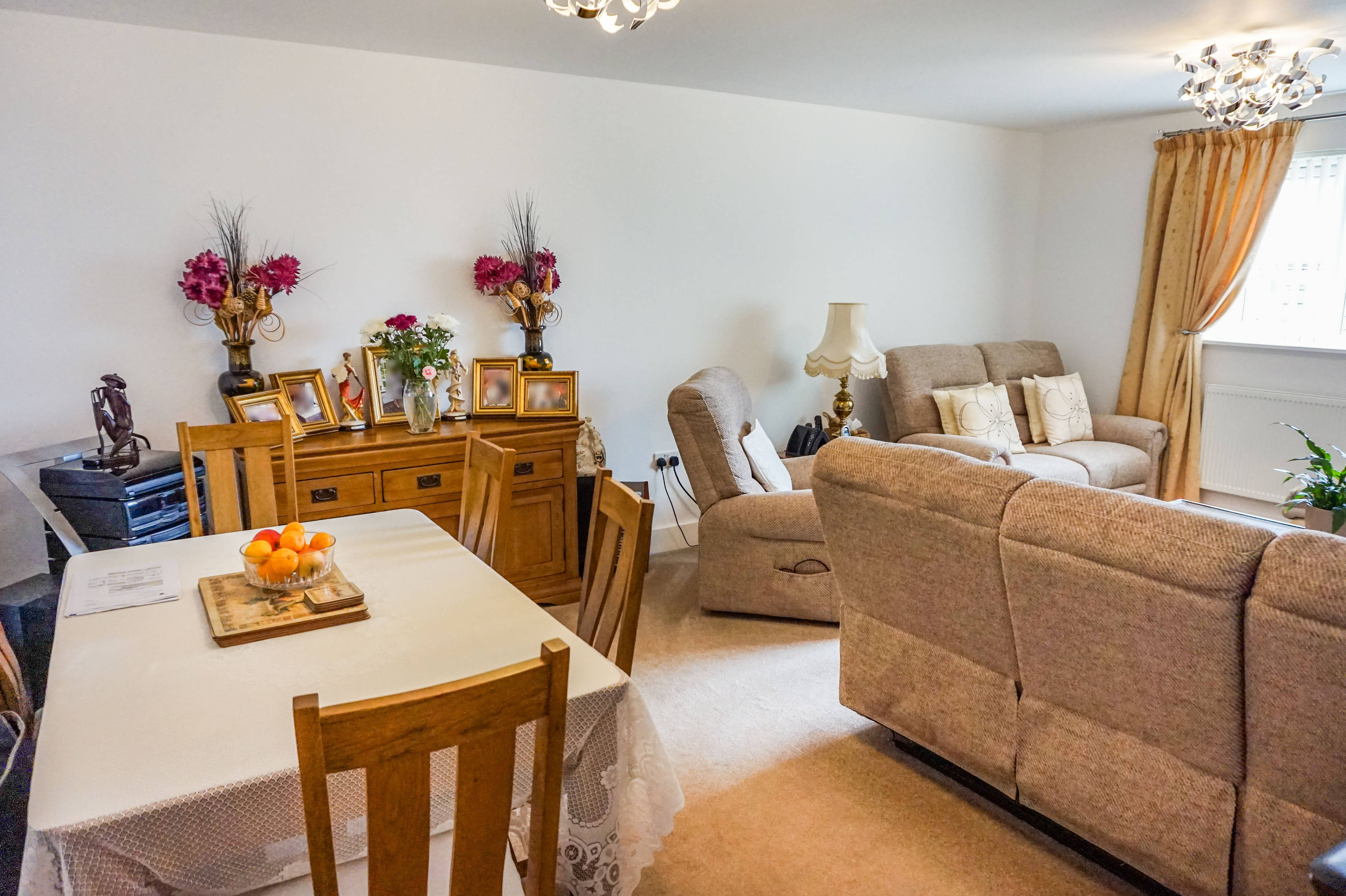 Lounge/Dining Room
