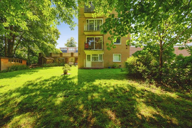 2 bedroom ground floor flat