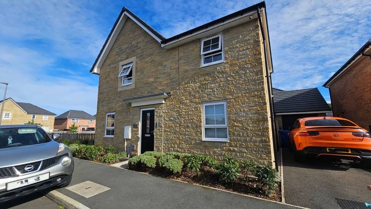 4 bedroom detached house
