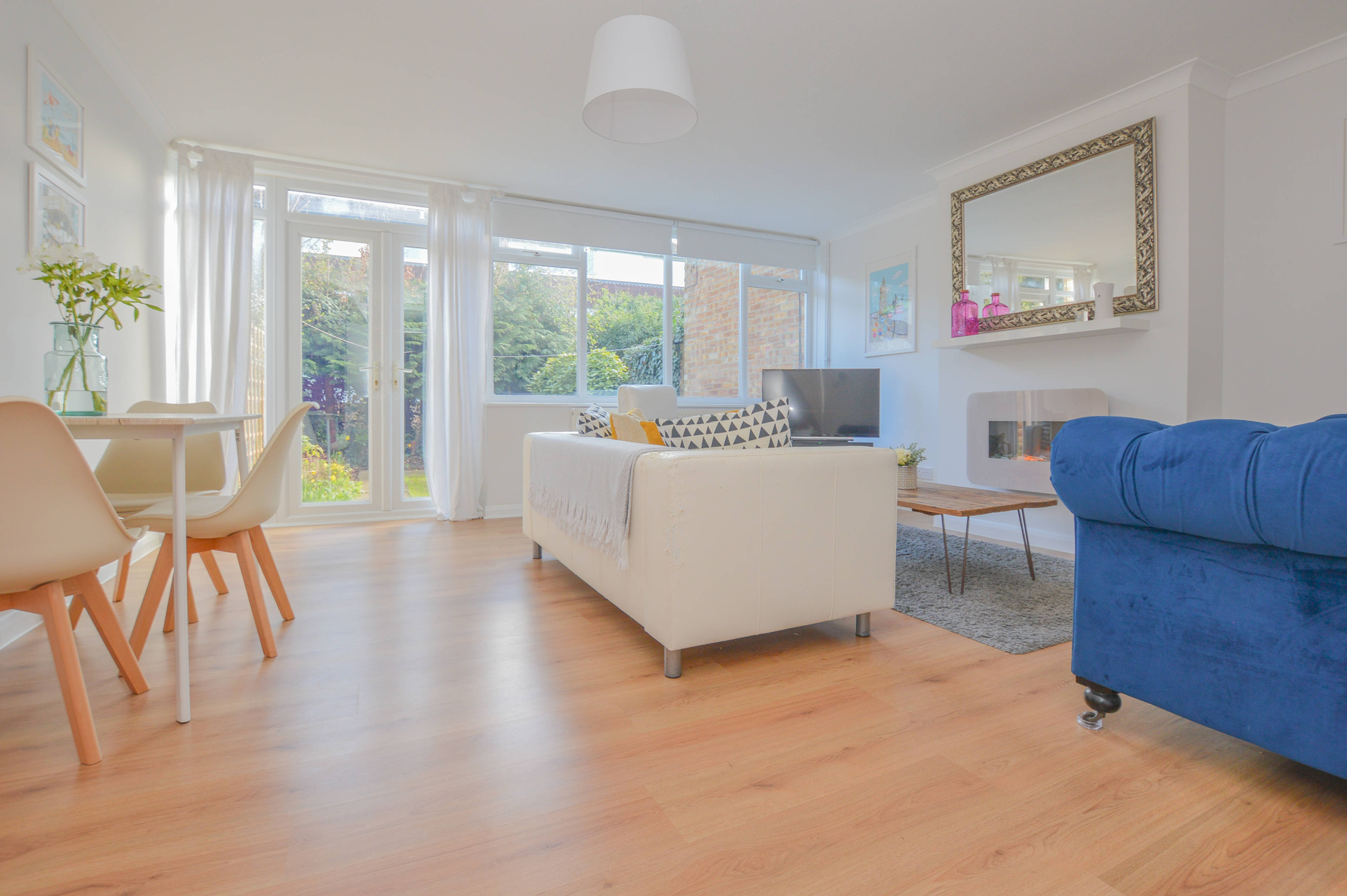 Lounge/Dining Room