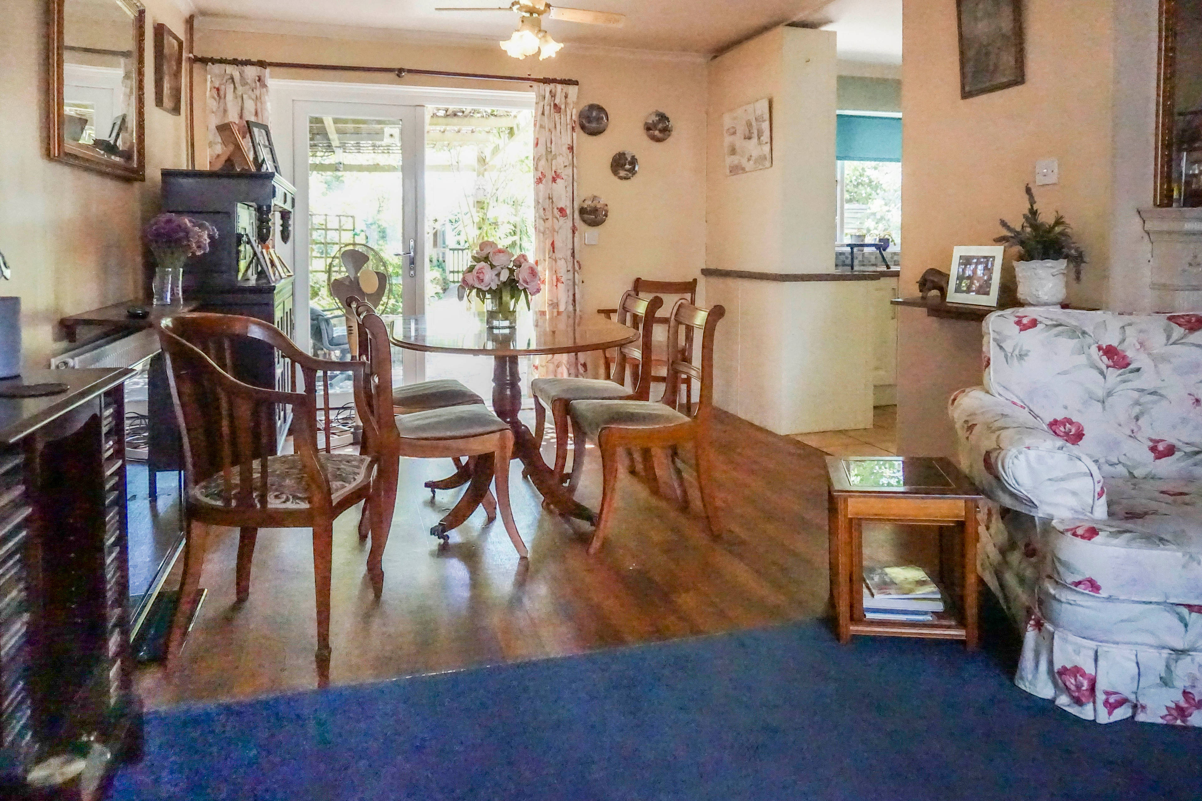 Lounge/Dining Room