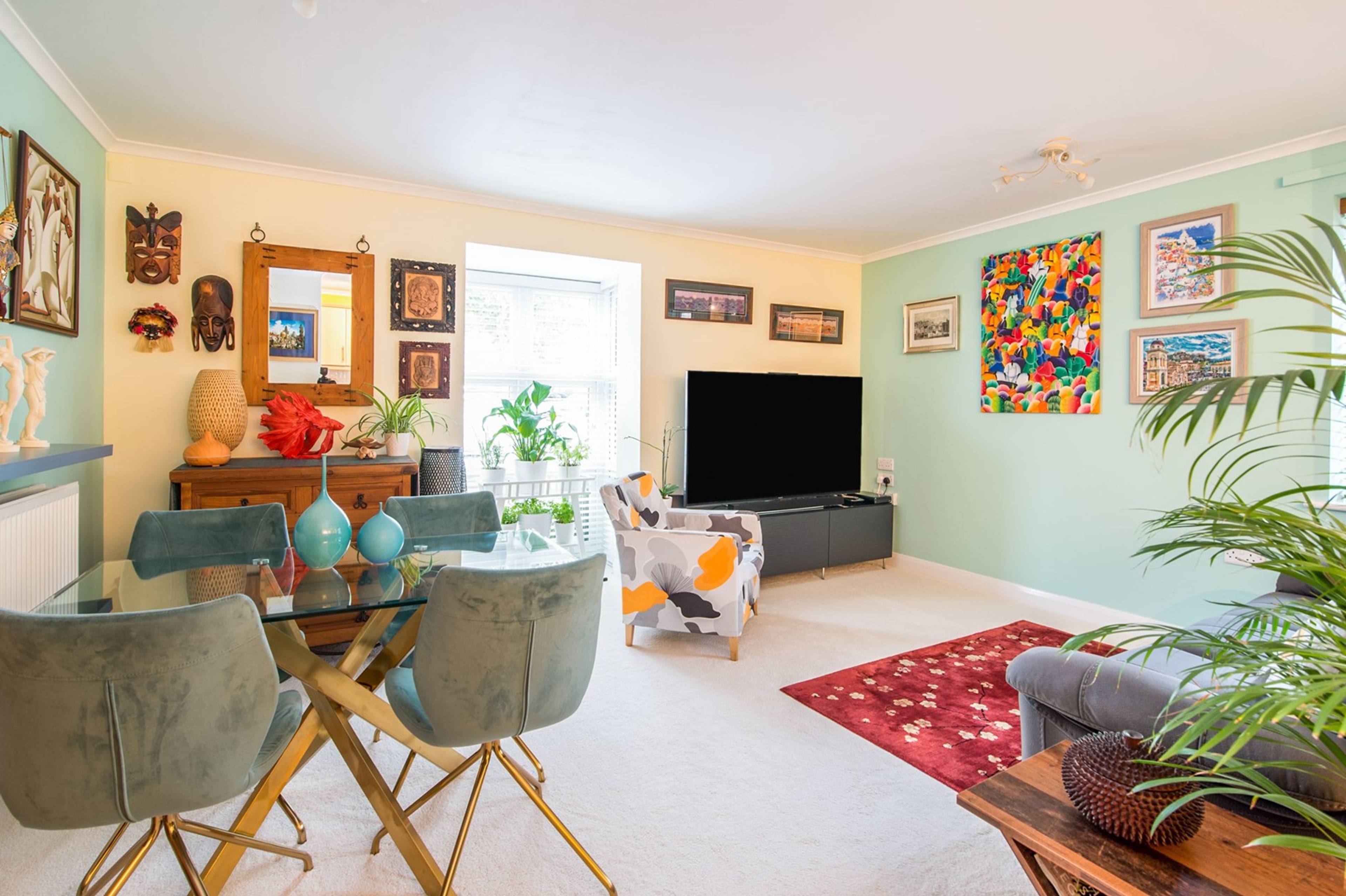 Lounge/Dining Room