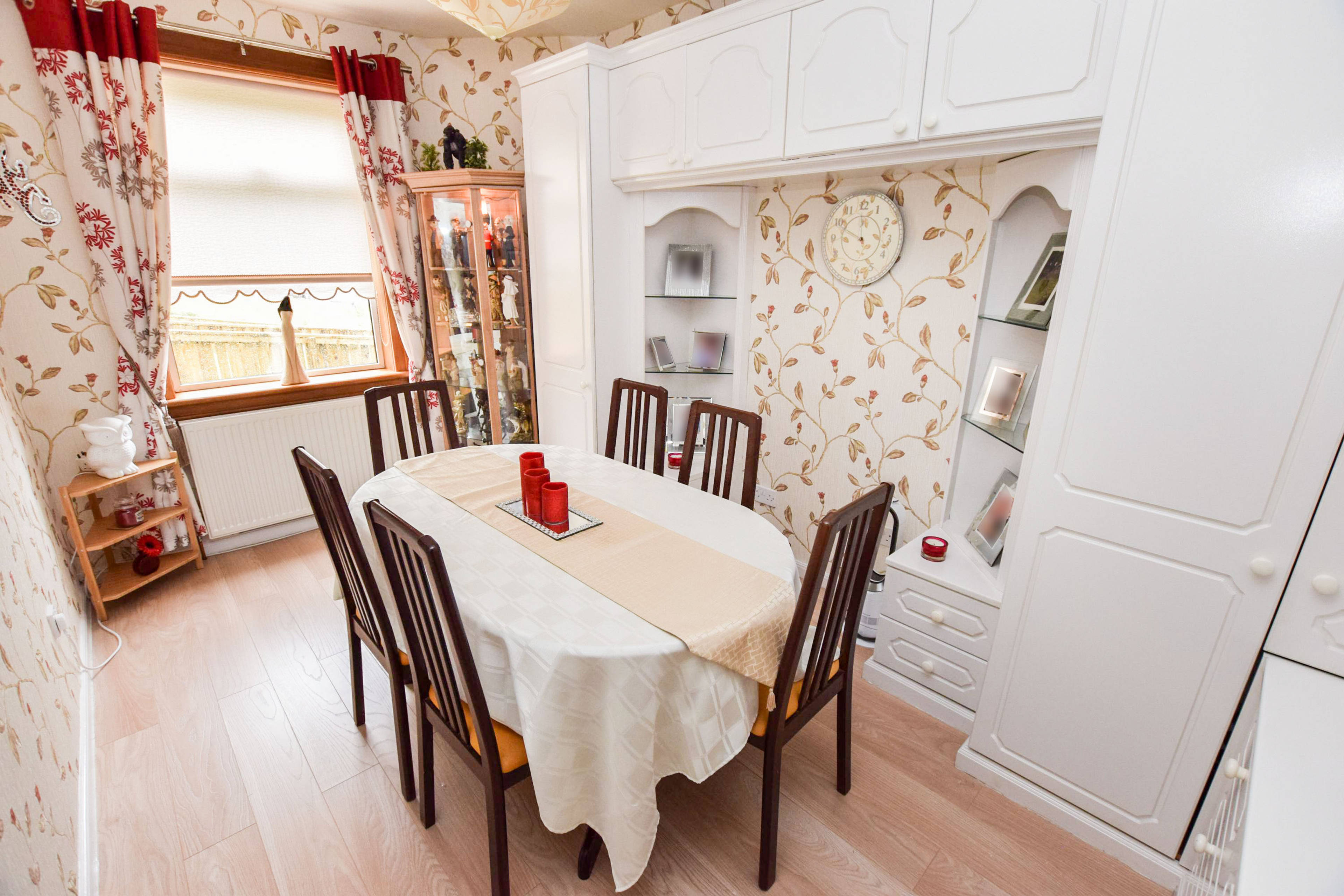 Bed 3 / Dining Room