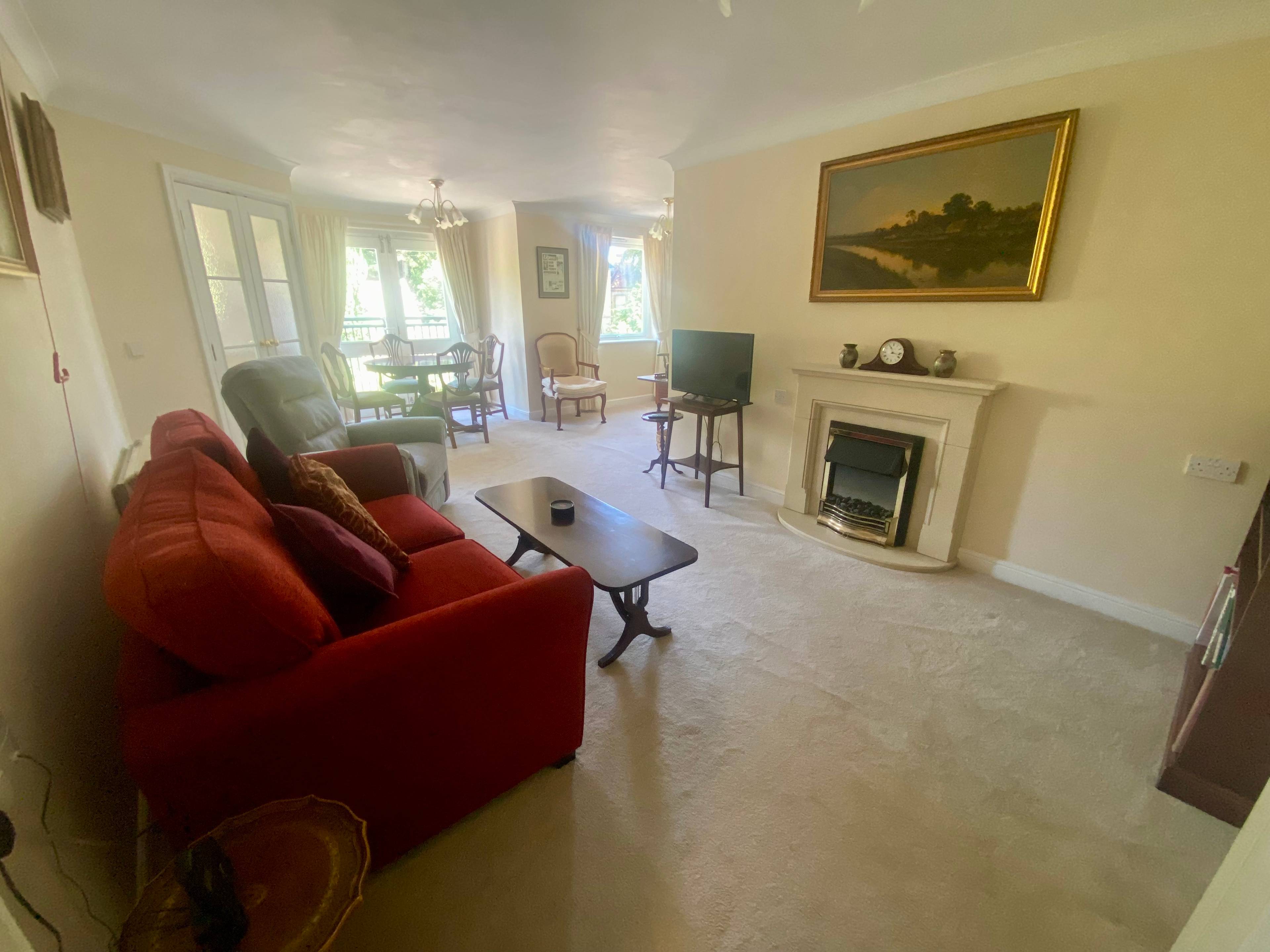 Lounge/Dining Room