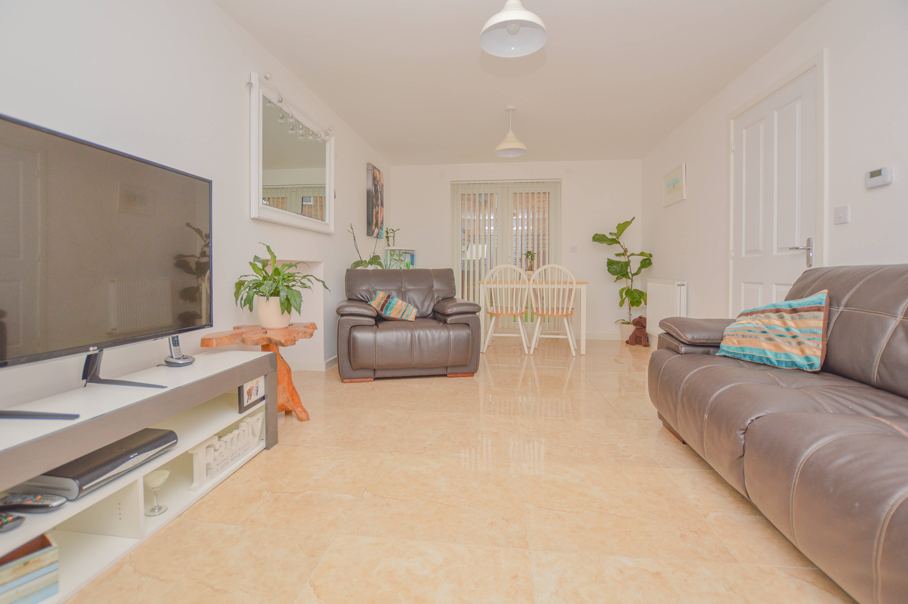Lounge/Dining Room