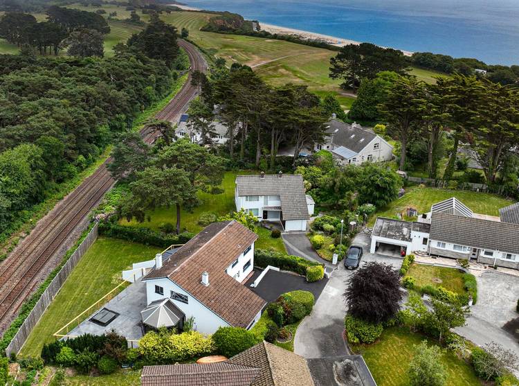 4 bedroom detached house
