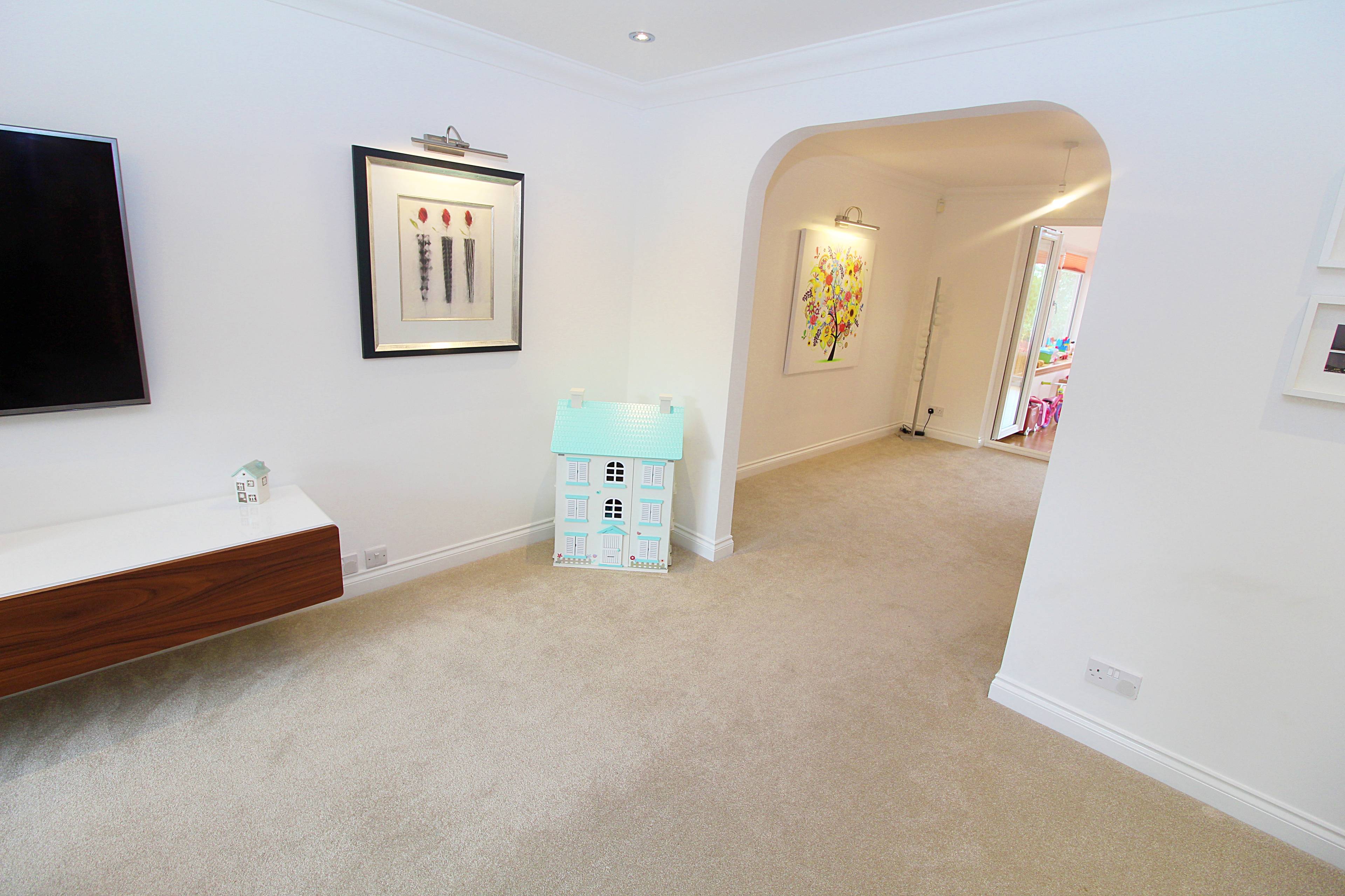 Lounge/Dining Room