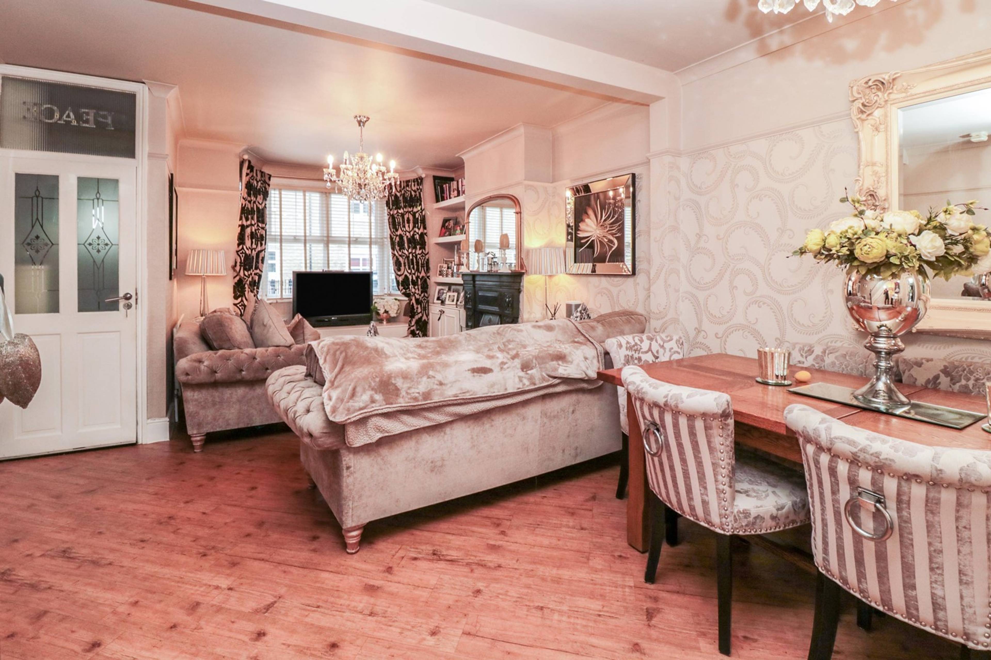Lounge/Dining Room