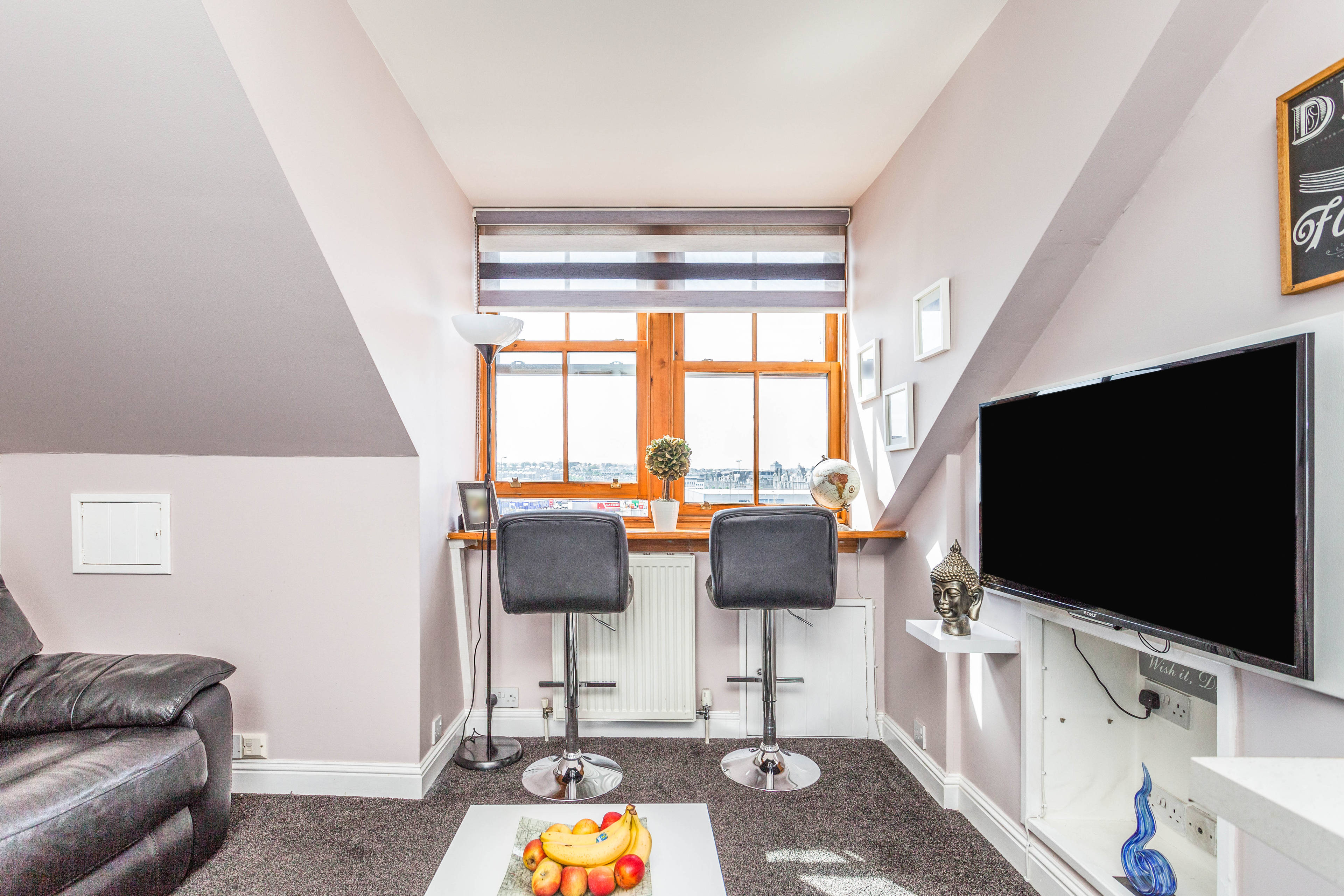 Lounge / Kitchen