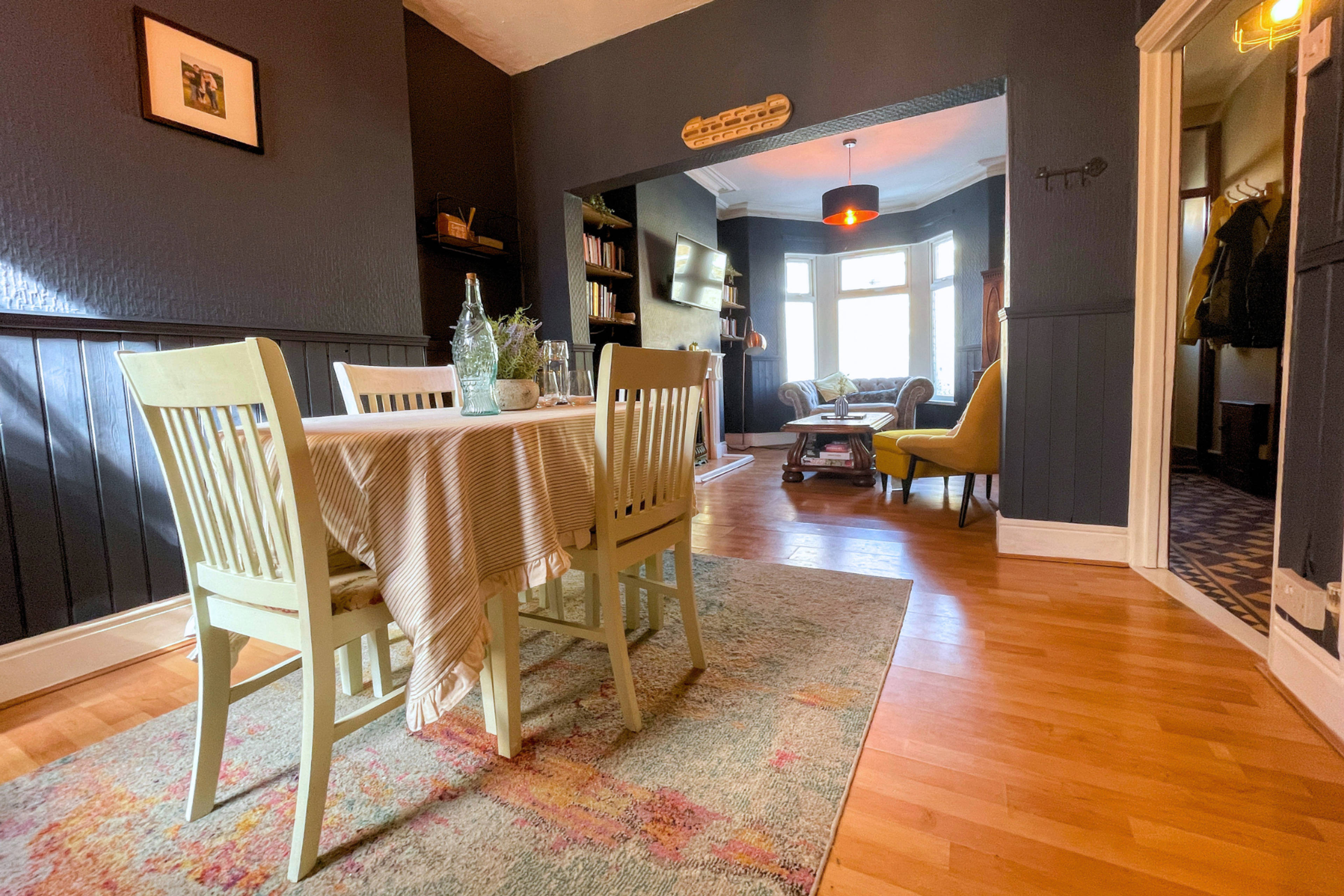 Lounge/Dining Room