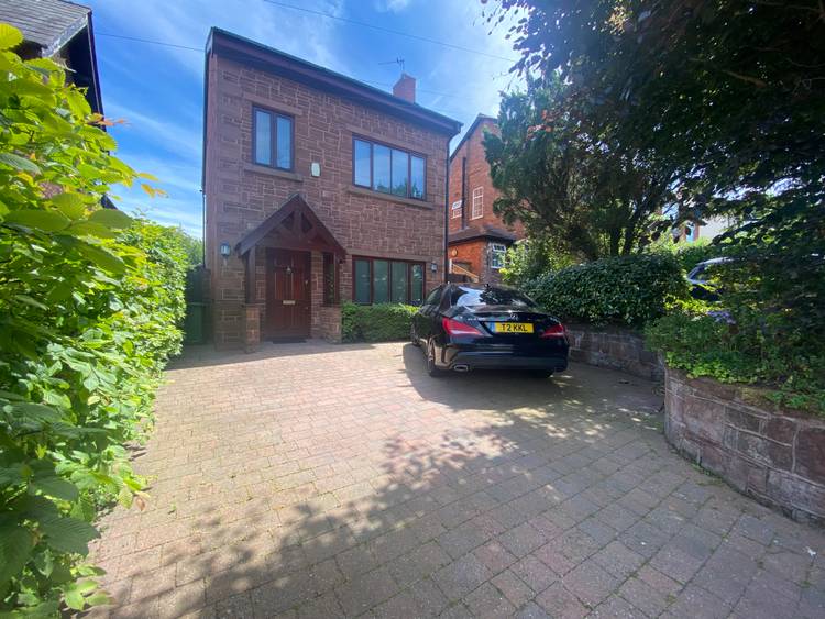 5 bedroom detached house