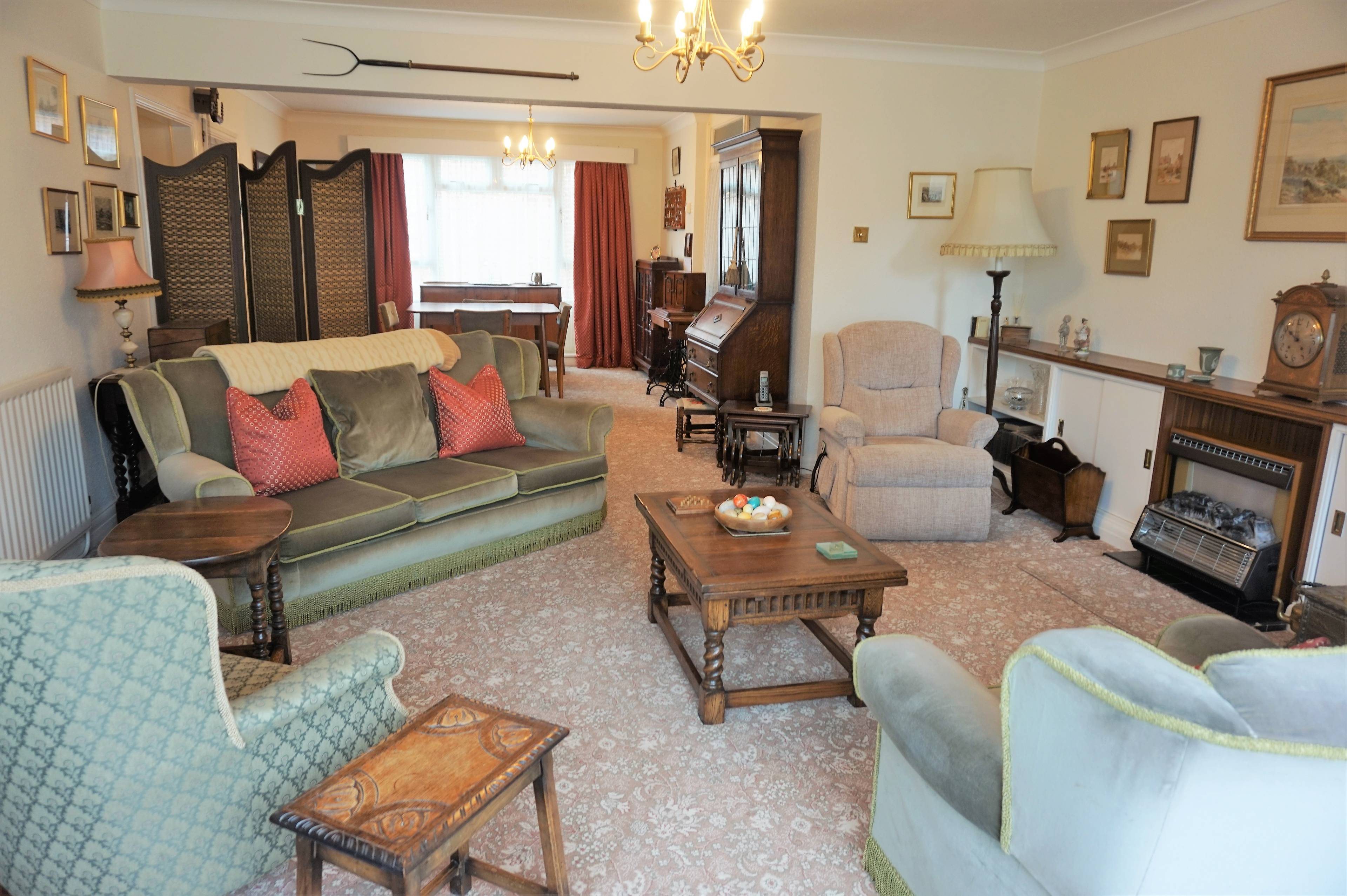 Lounge/Dining Room