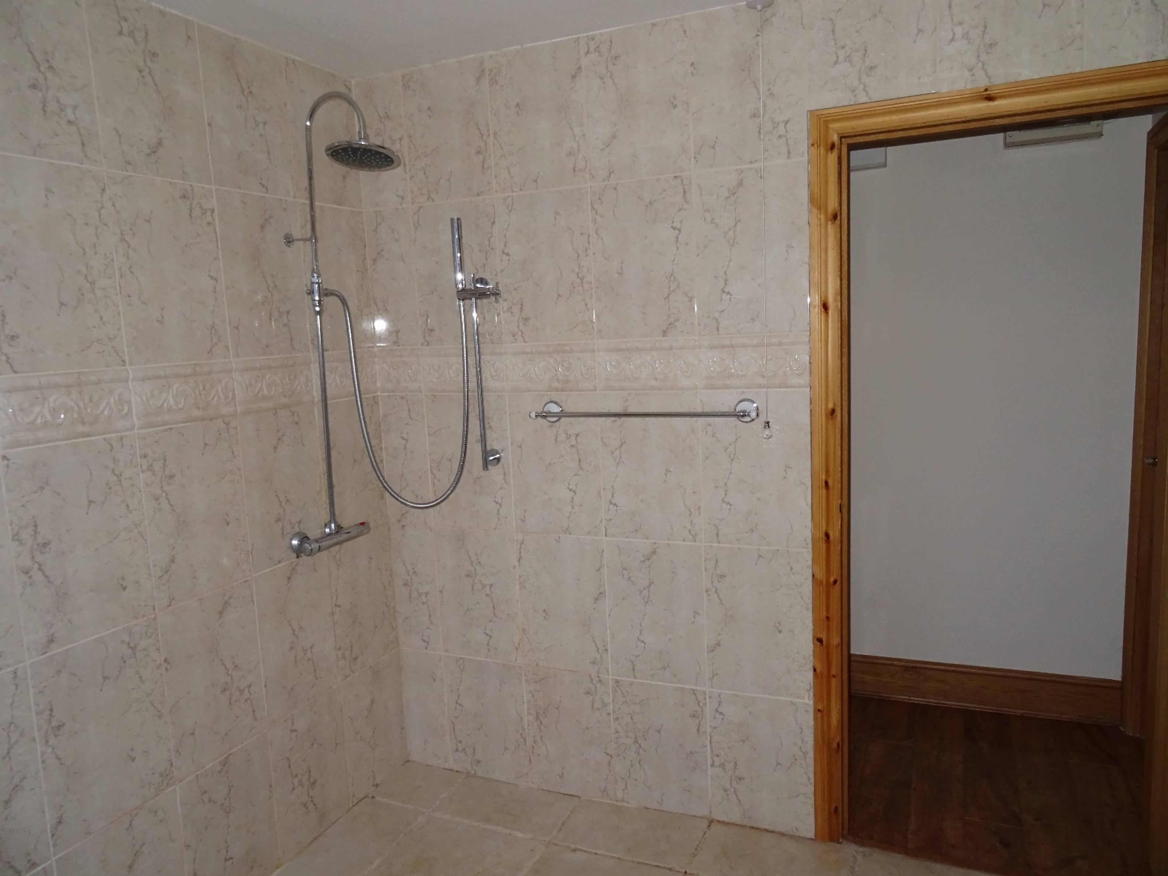 Annexe Shower Room