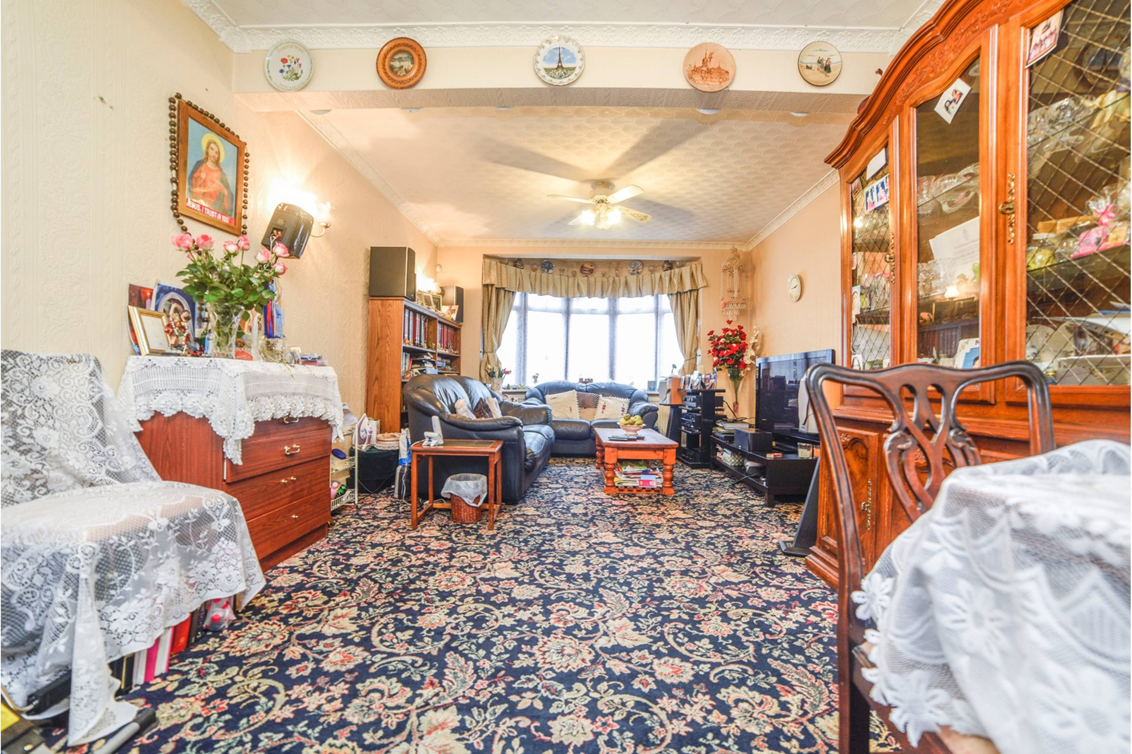 Lounge/Dining Room