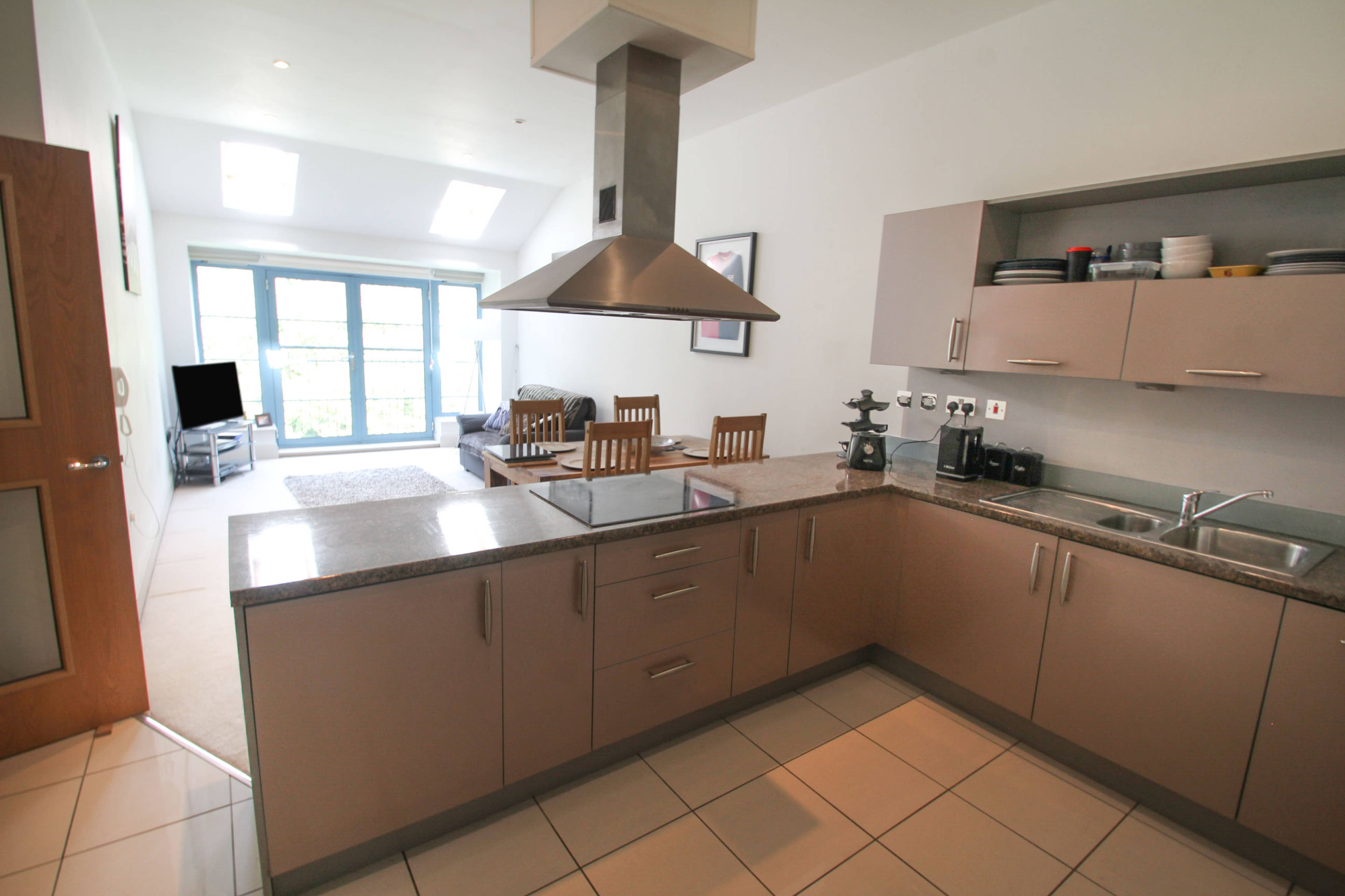 Lounge / Kitchen
