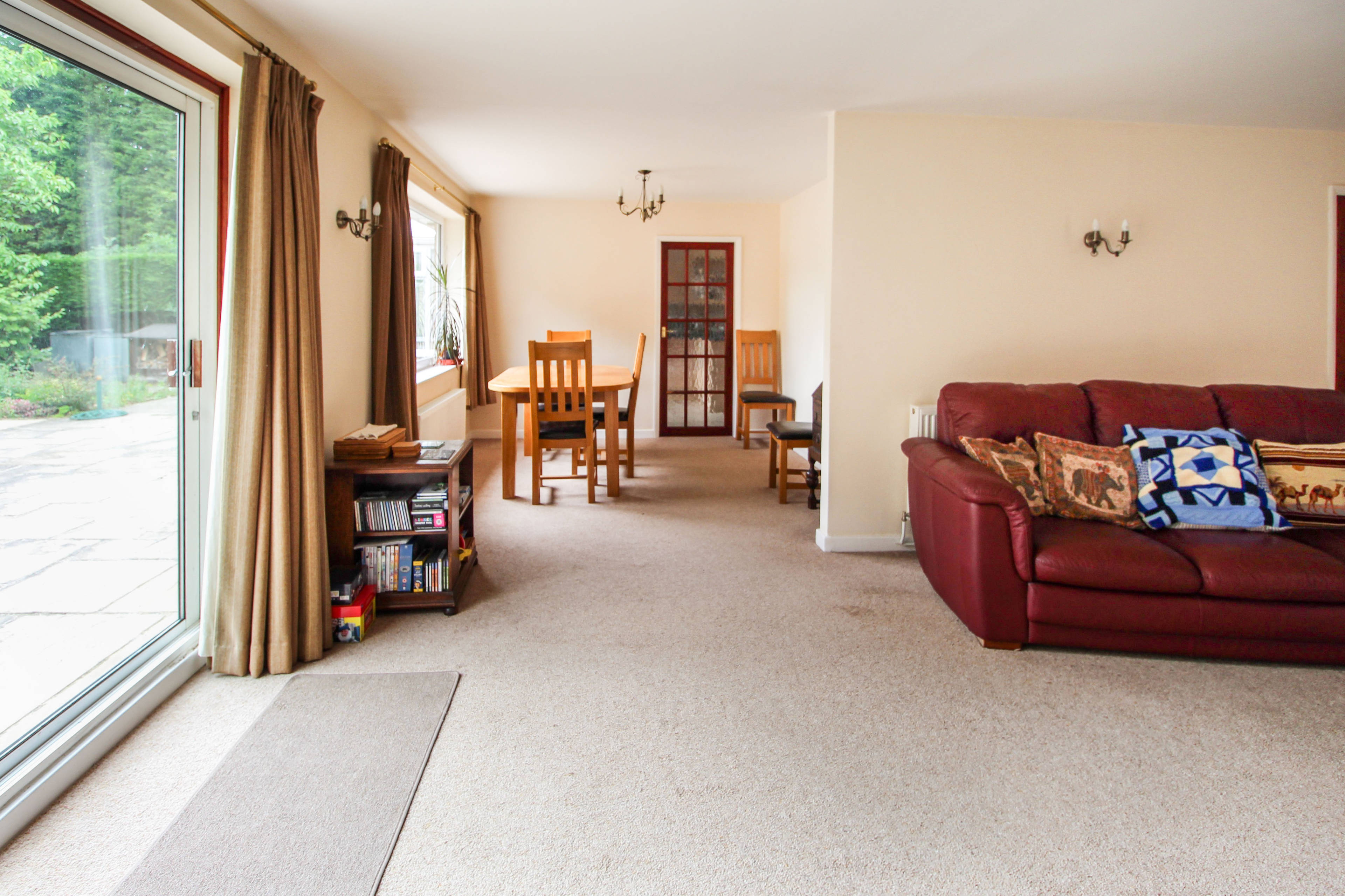 Lounge/Dining Room