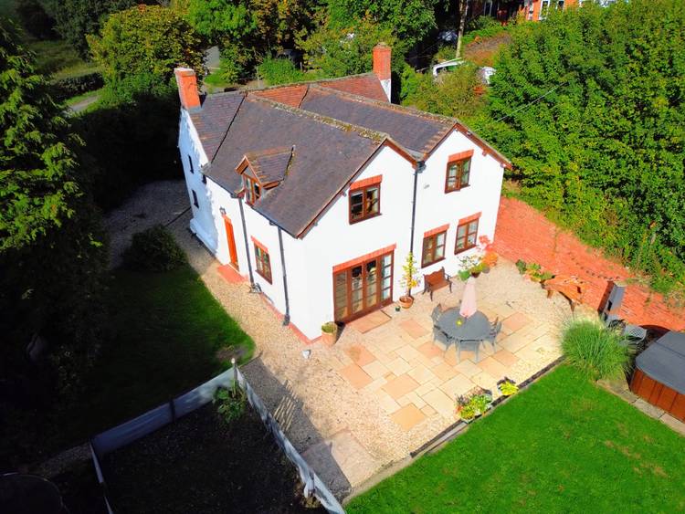 4 bedroom detached house