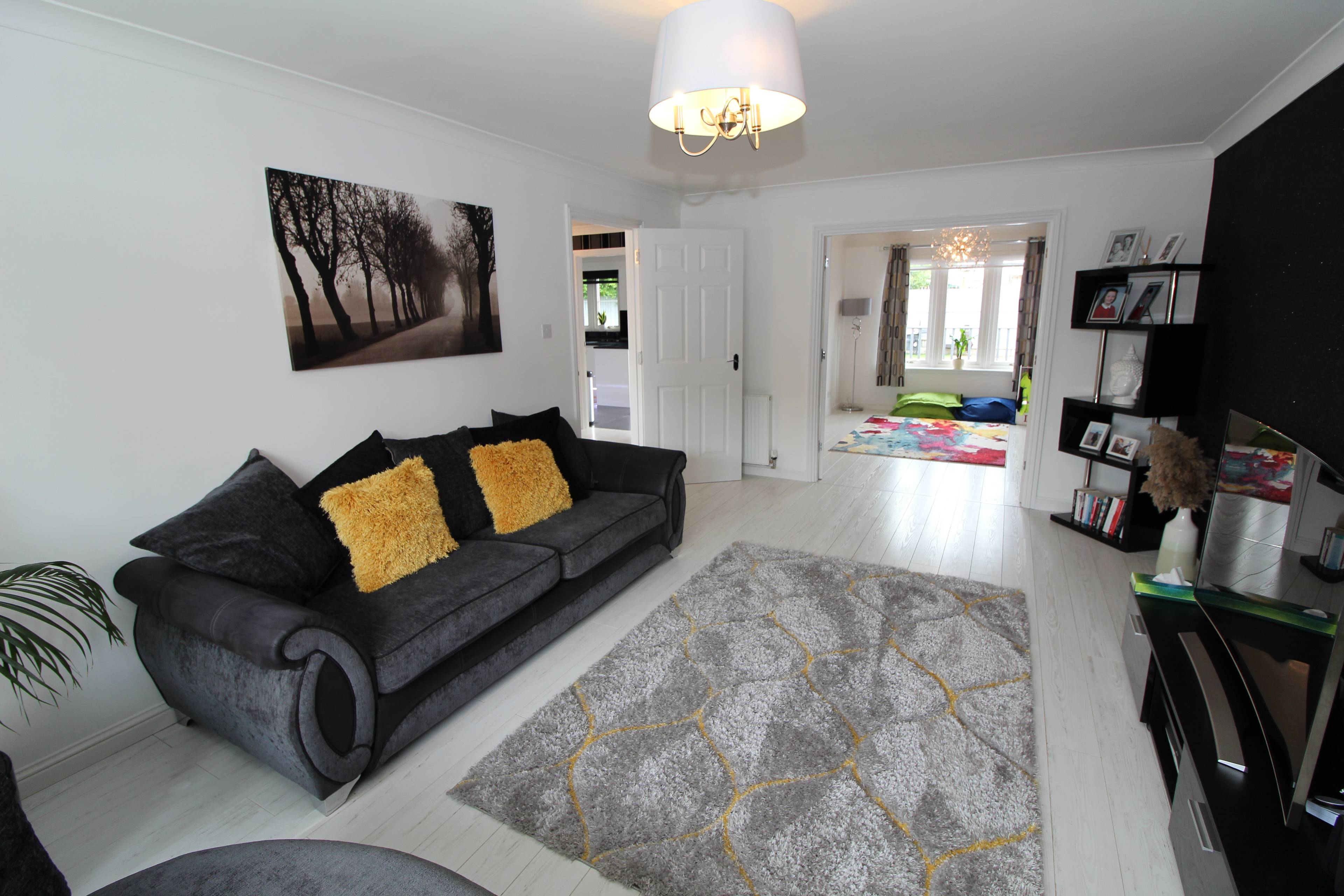 Lounge/Dining Room