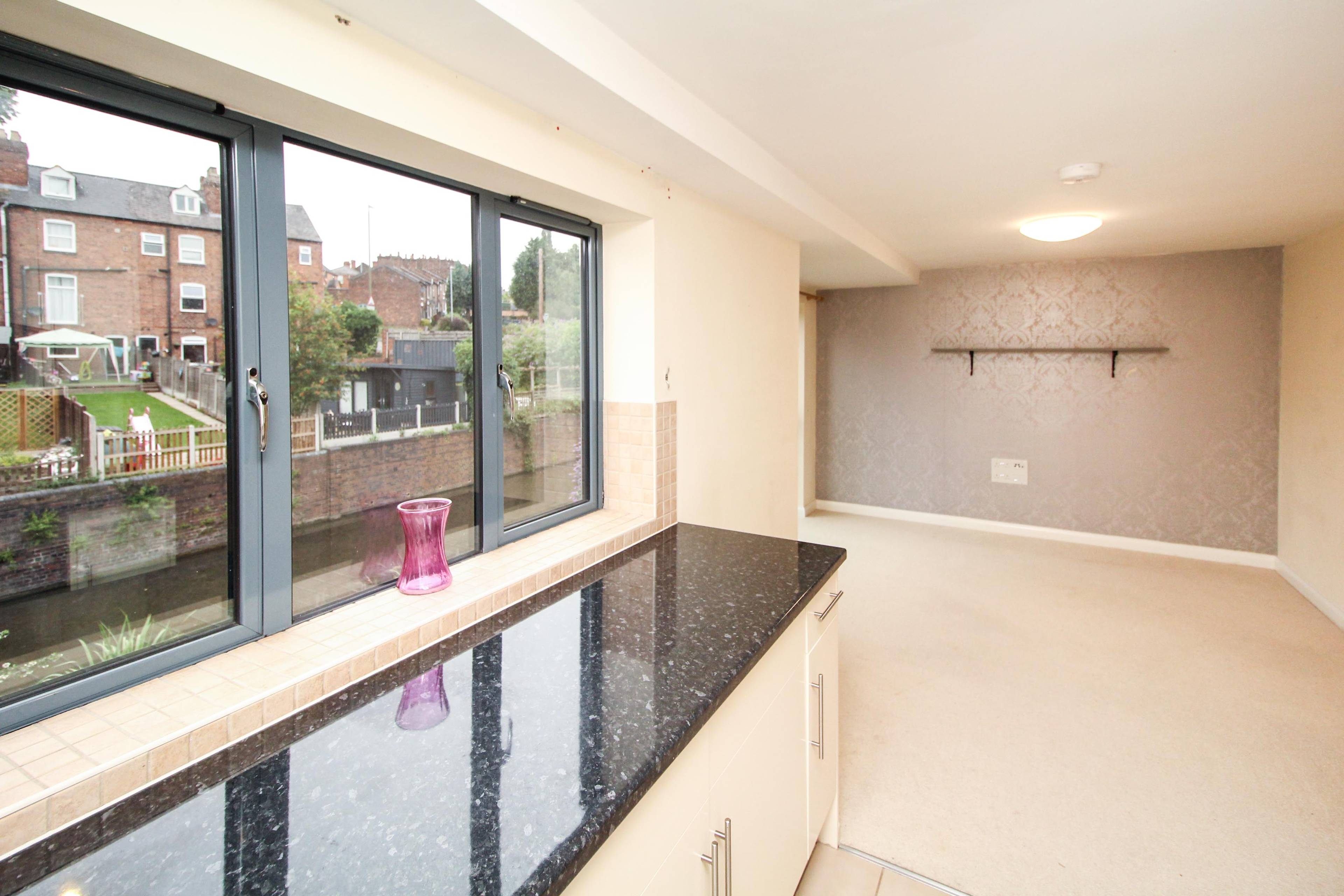 Lounge / Kitchen